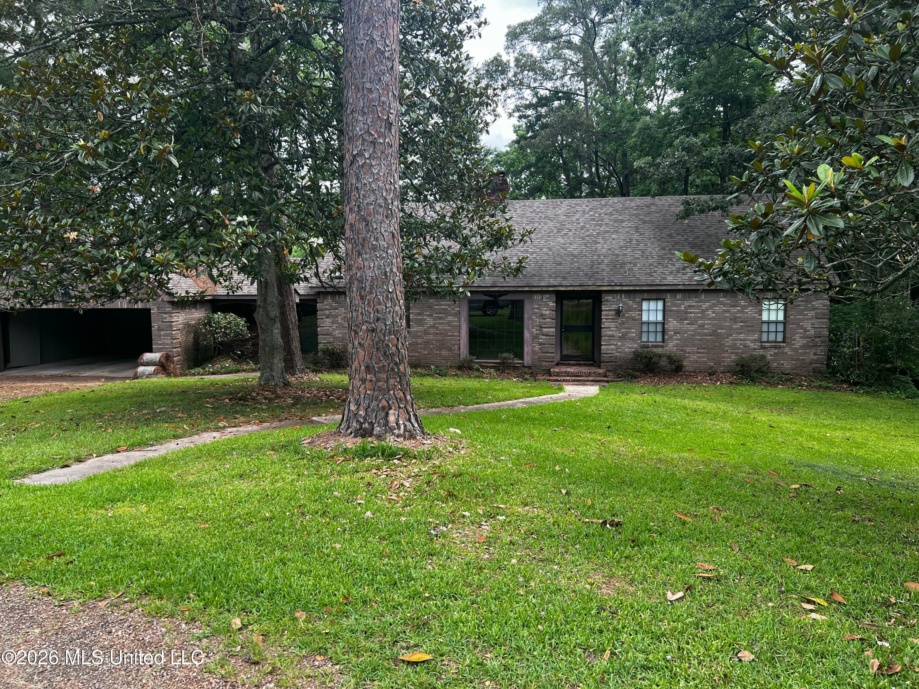 100 Camellia Circle — photo