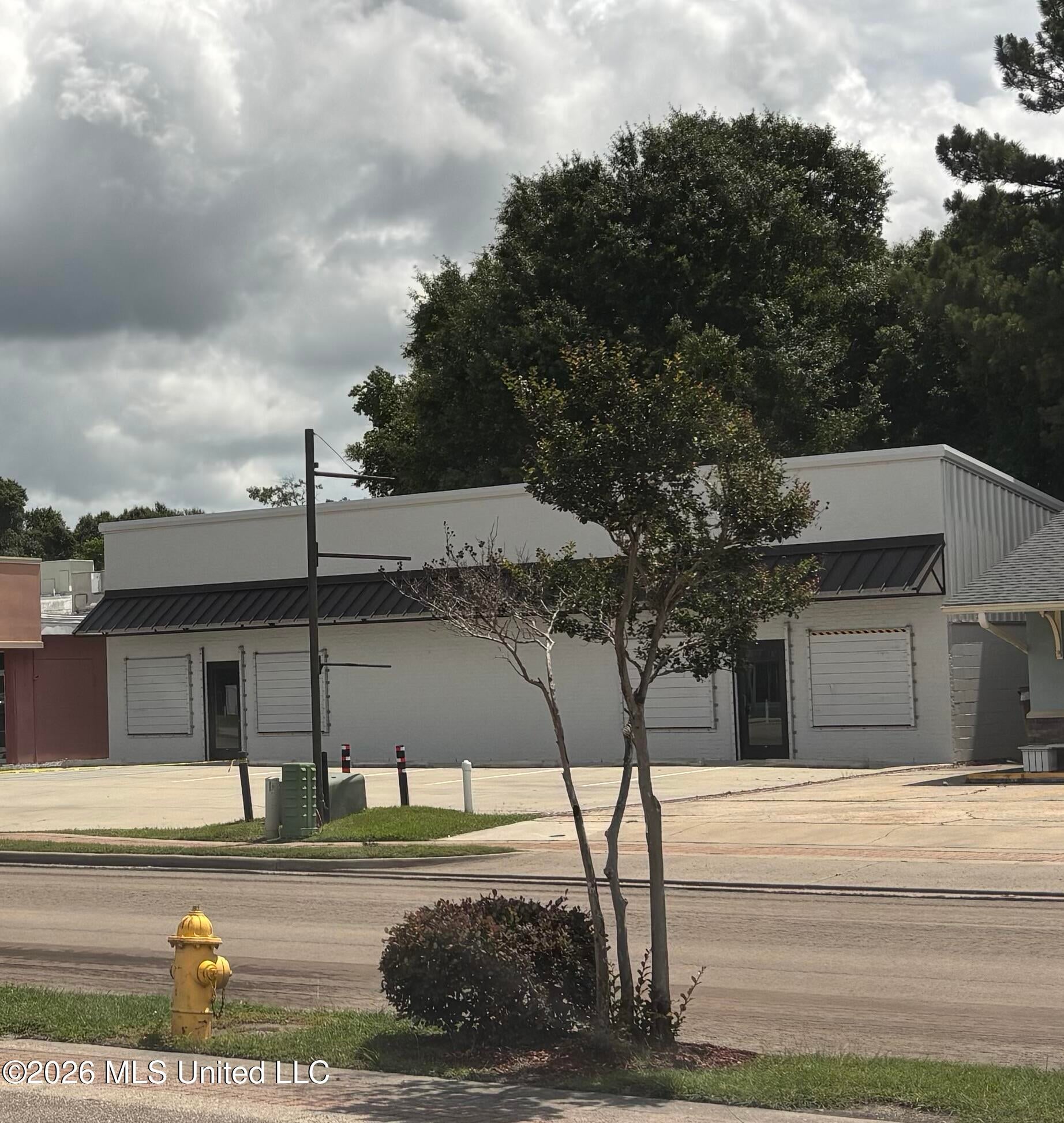 10108 Central Avenue — photo