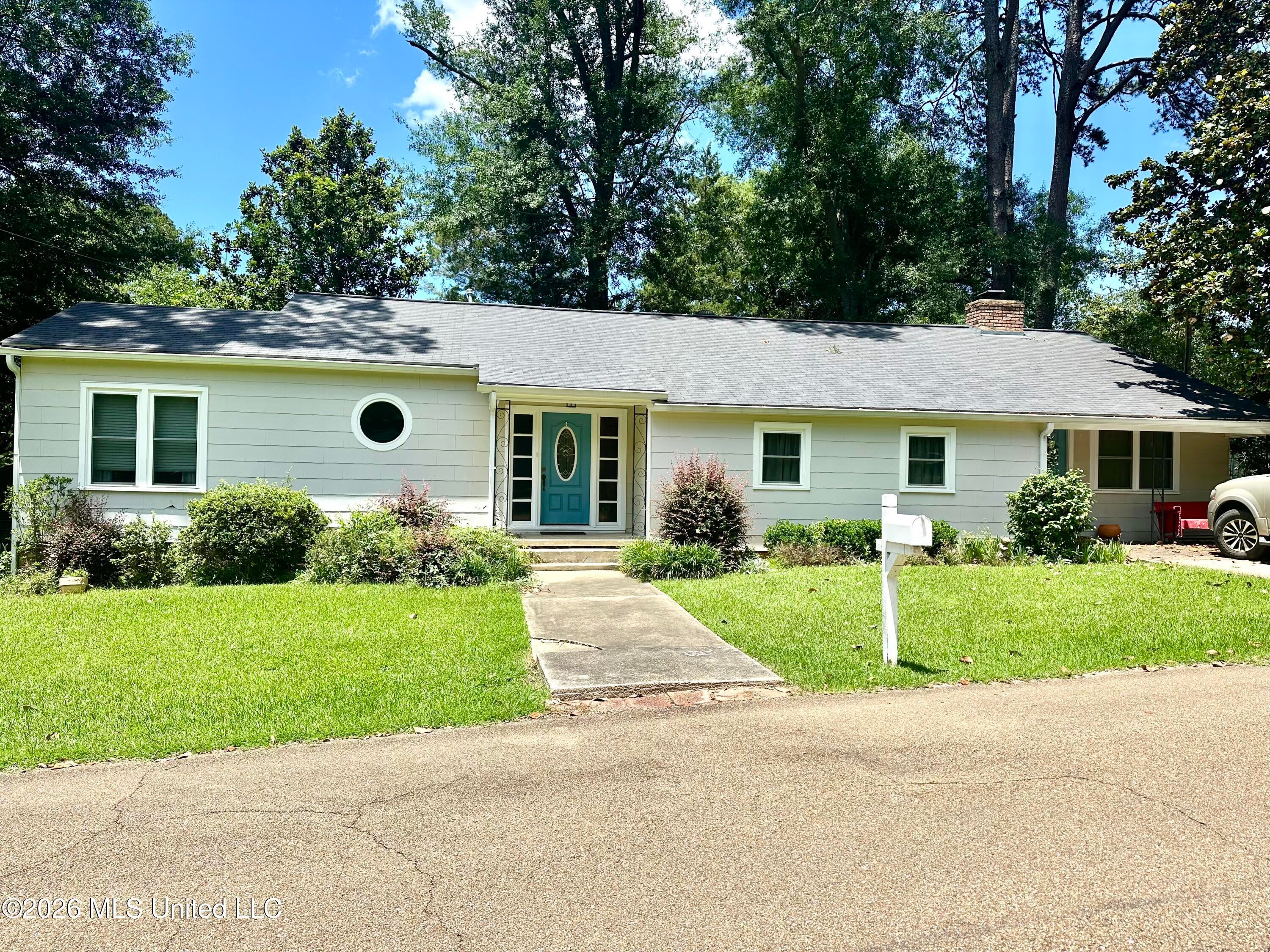 512 W Minnesota Street — photo