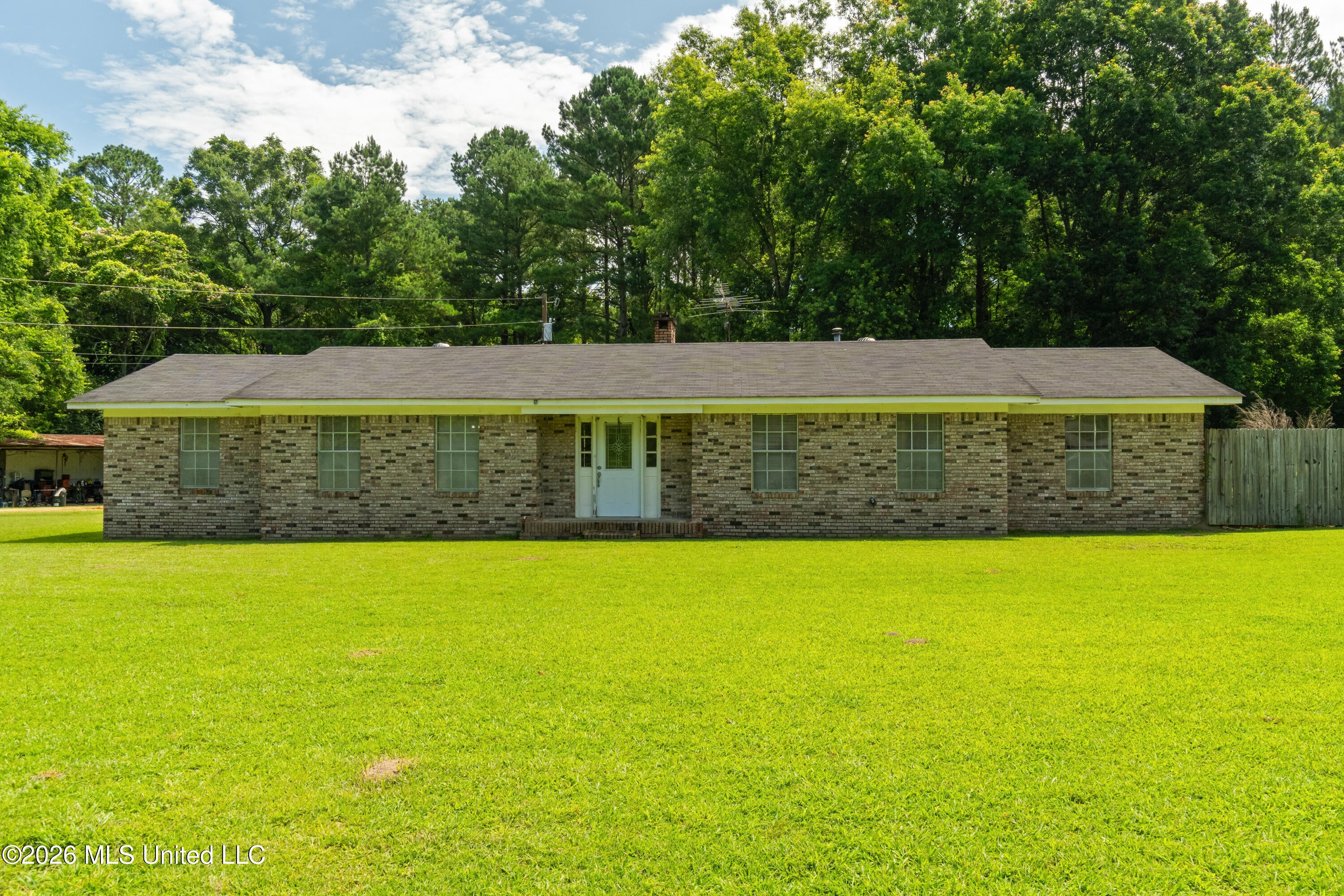 955 Clara Road — photo
