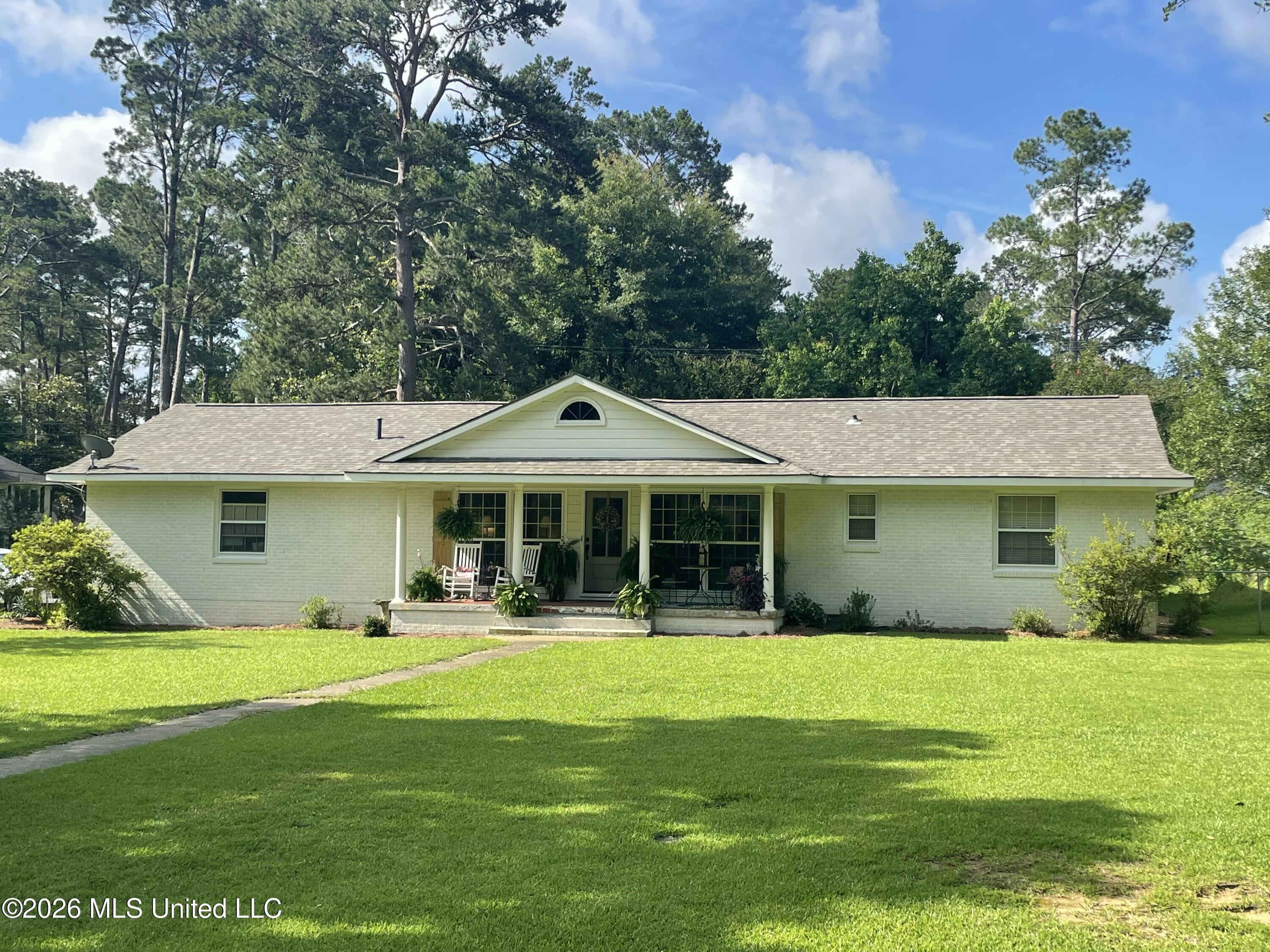 401 Pine Drive — photo