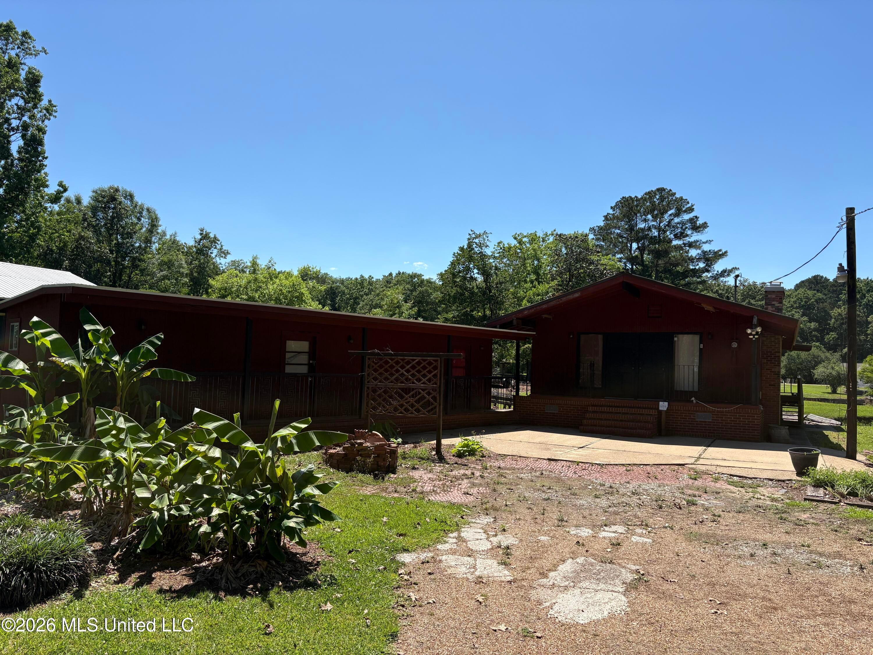 305 Lake Harbor Road — photo