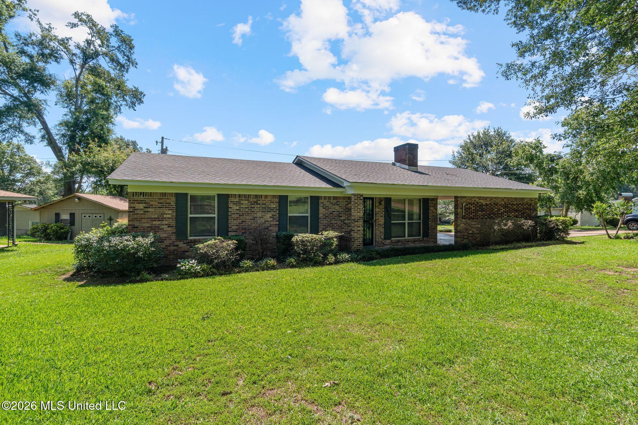 2072 Oakhurst Drive — photo