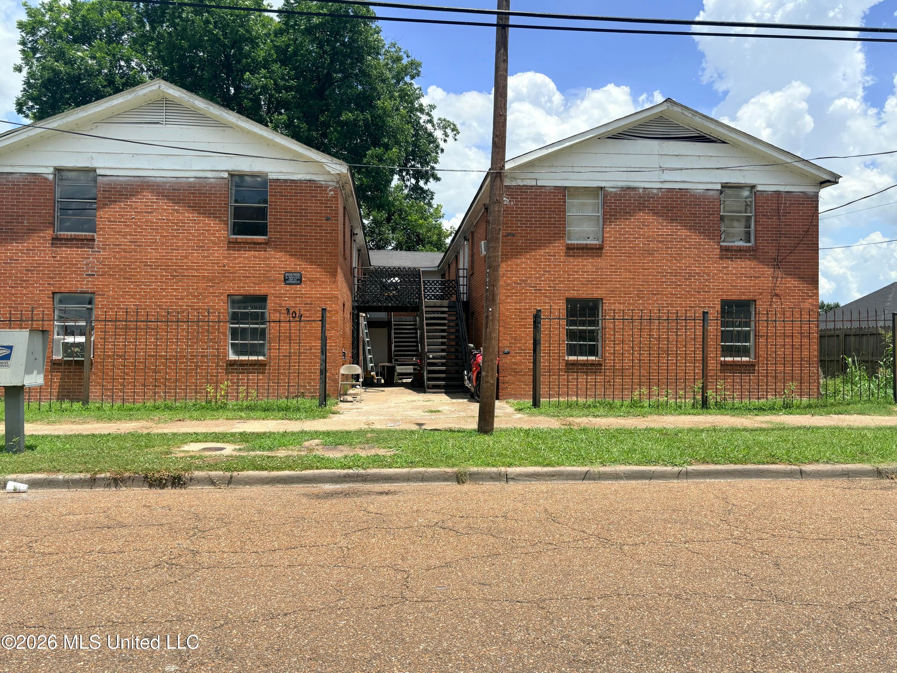 707 Walthall Street — photo