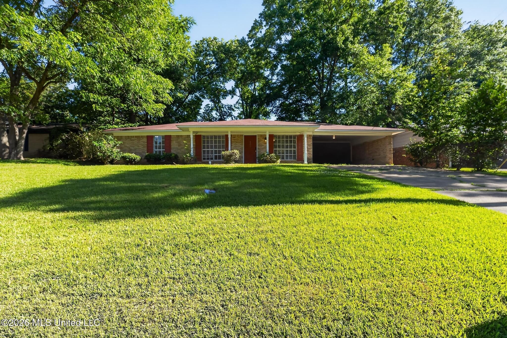 405 Crestview Drive — photo
