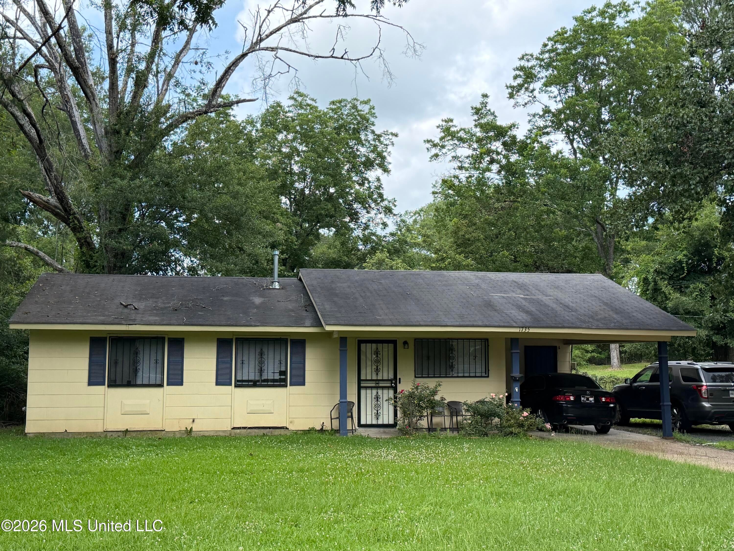 1735 Woody Drive — photo