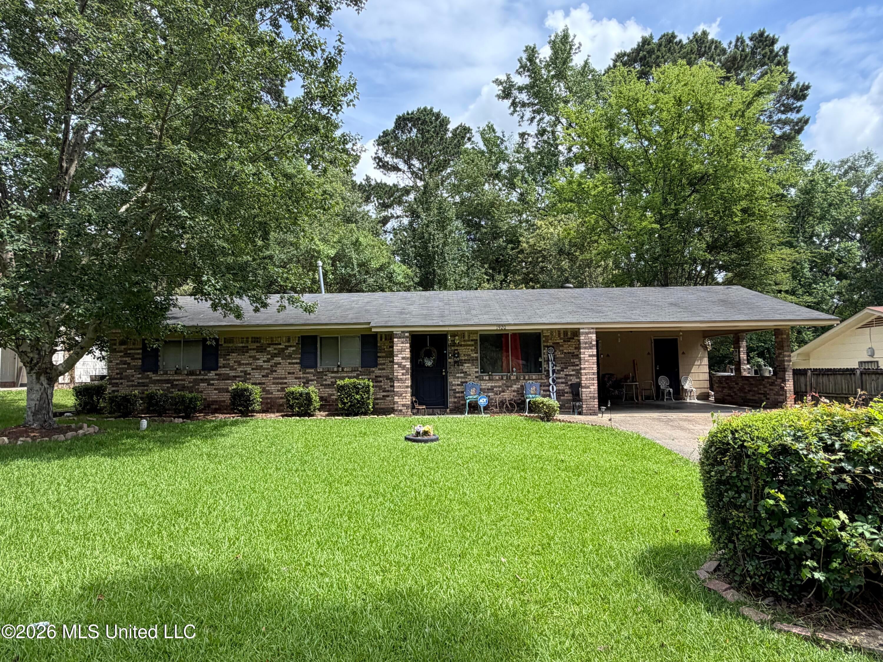 1920 Bienville Drive — photo