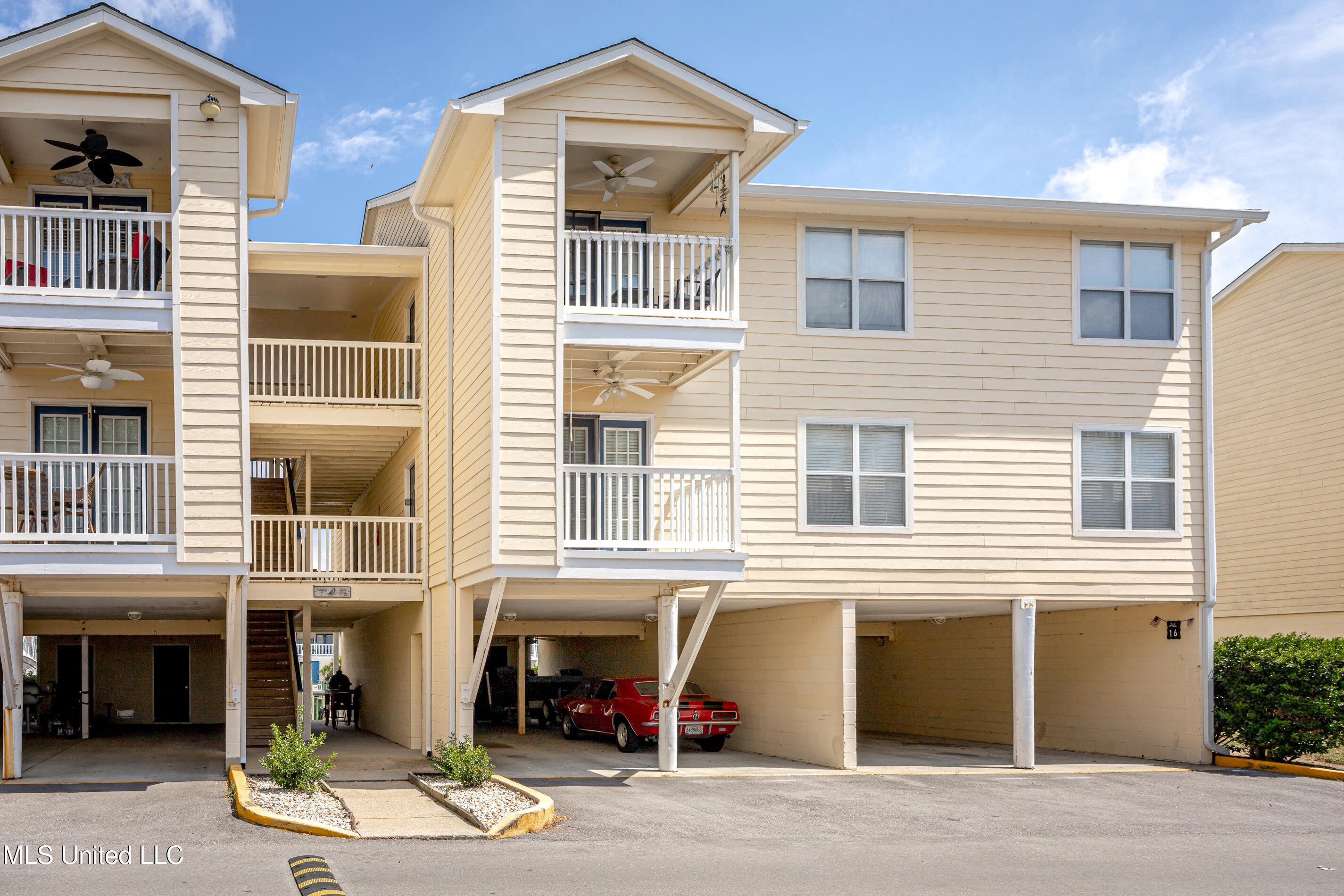 2421 Beachview Drive #F13 — photo