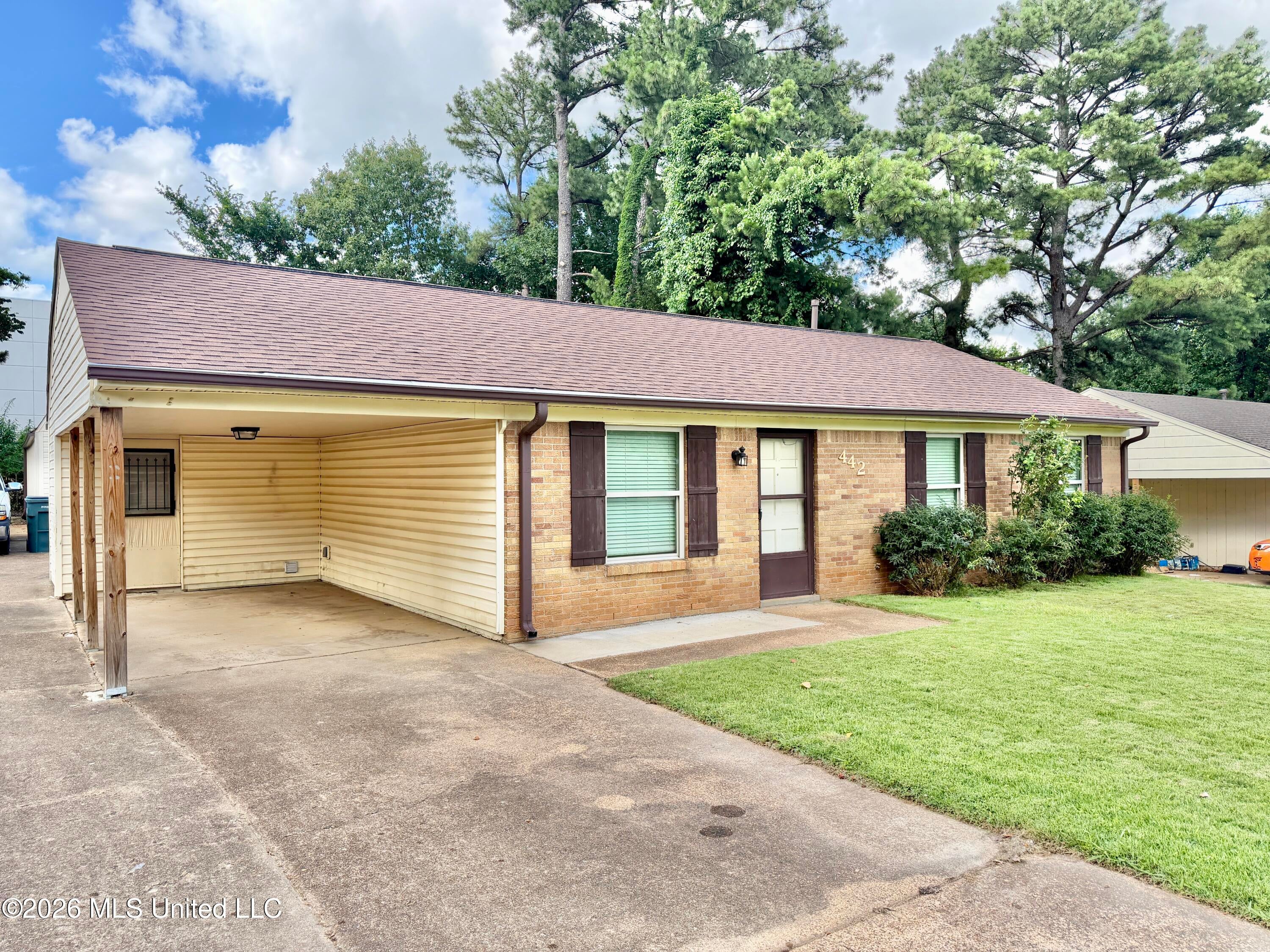 442 Hillbrook Drive — photo