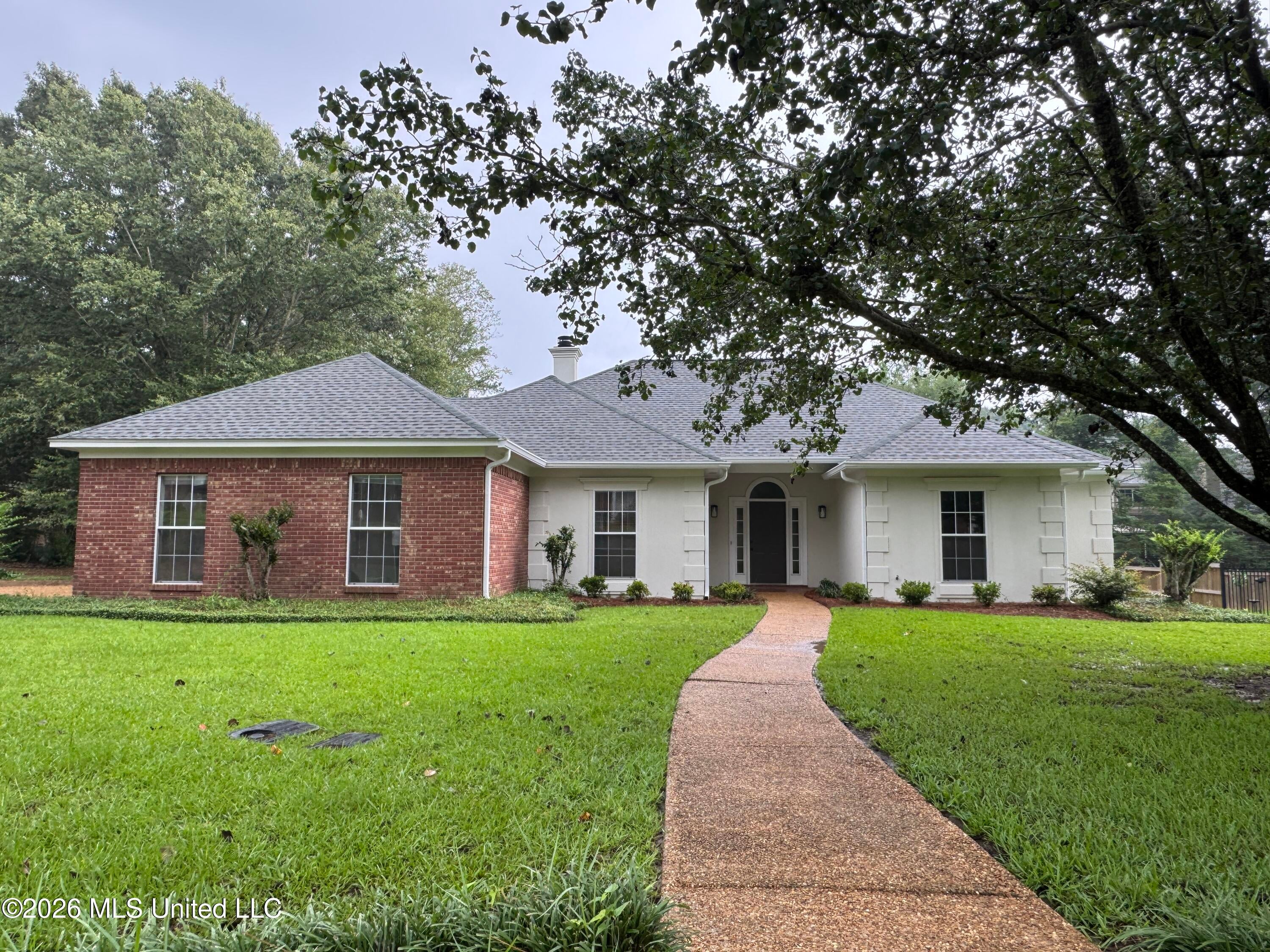 76 Eastgate Drive — photo