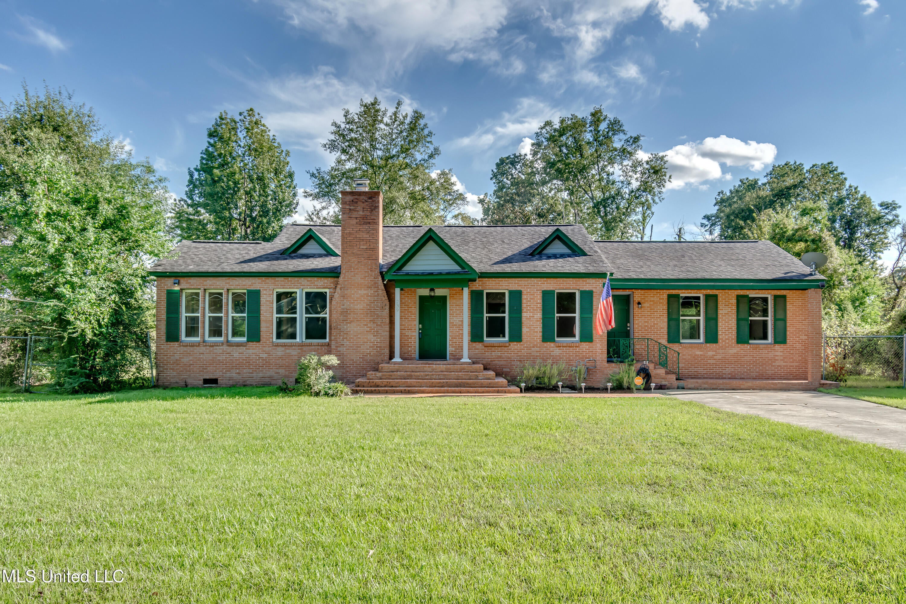 239 Fernwood Drive — photo