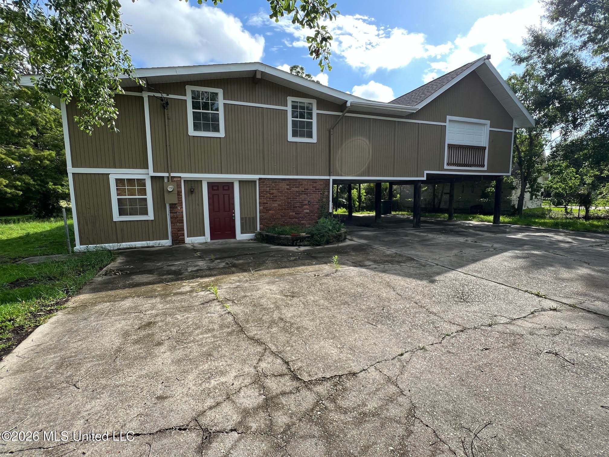 2139 Hollywood Drive — photo