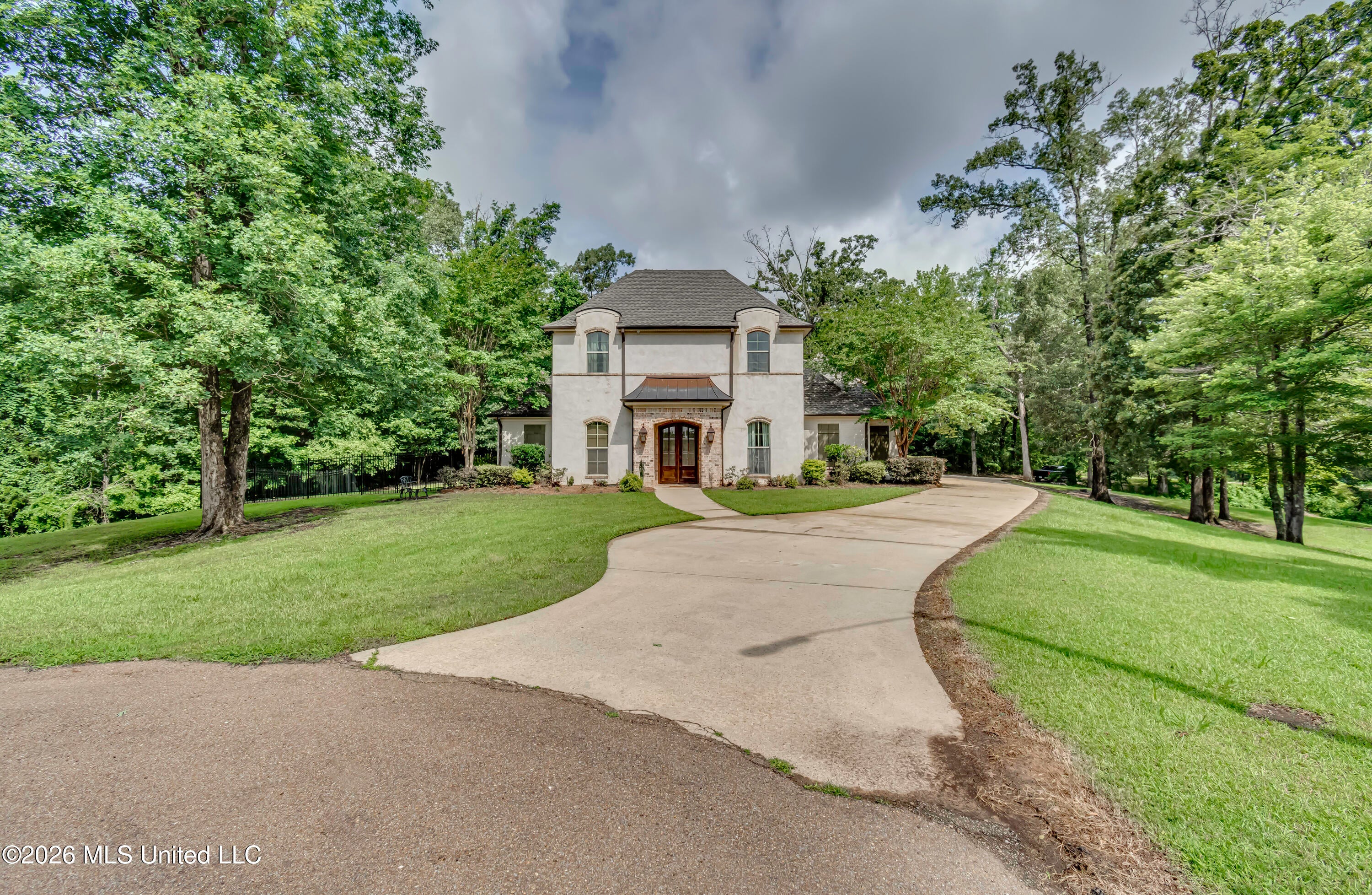 270 Evergreen Drive — photo