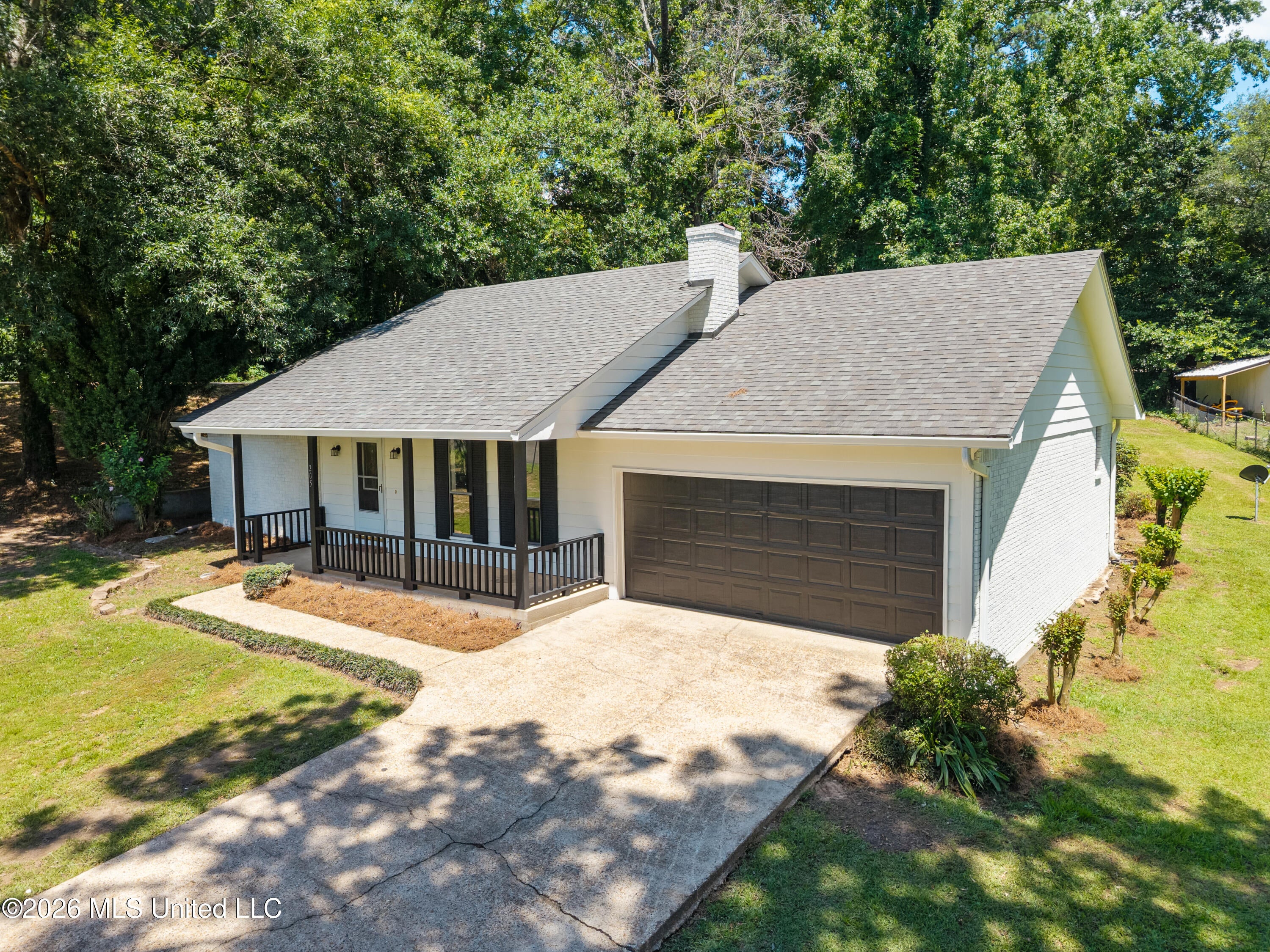 205 Sunset Drive — photo