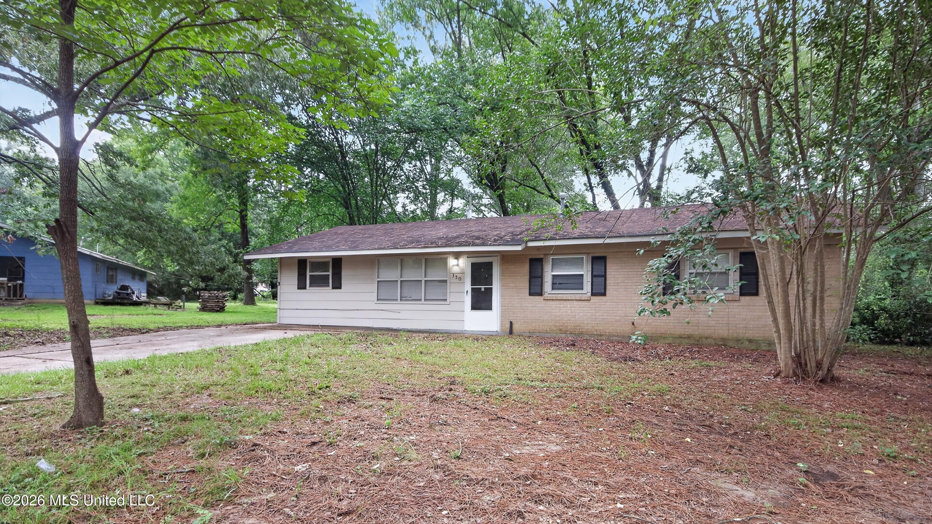 350 Queen Margaret Lane — photo