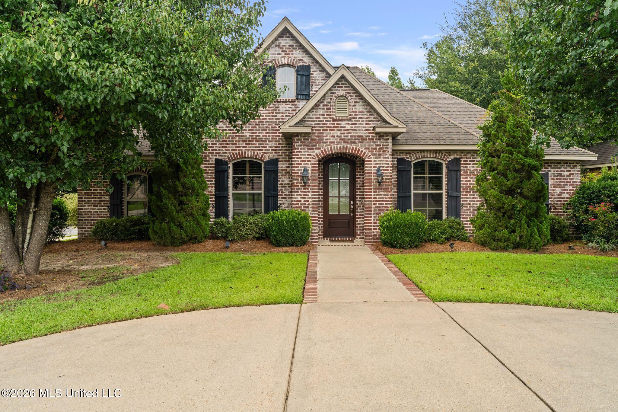 88 Avondale Circle — photo