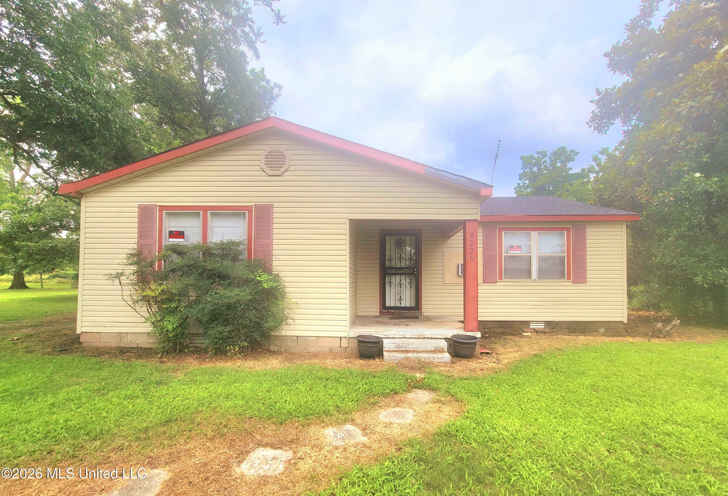 8225 Dundee Road — photo