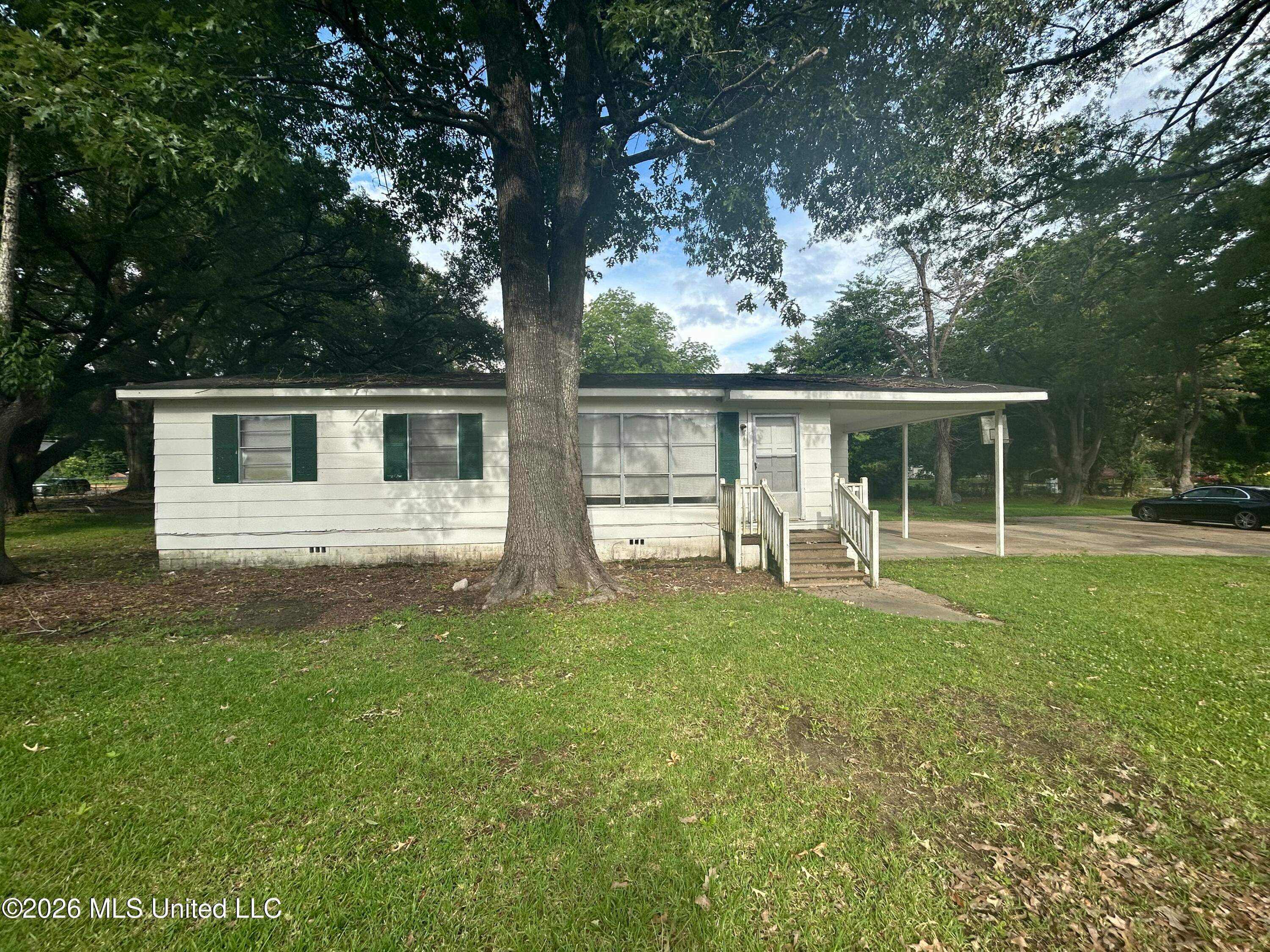1371 Dr M L King North Road — photo