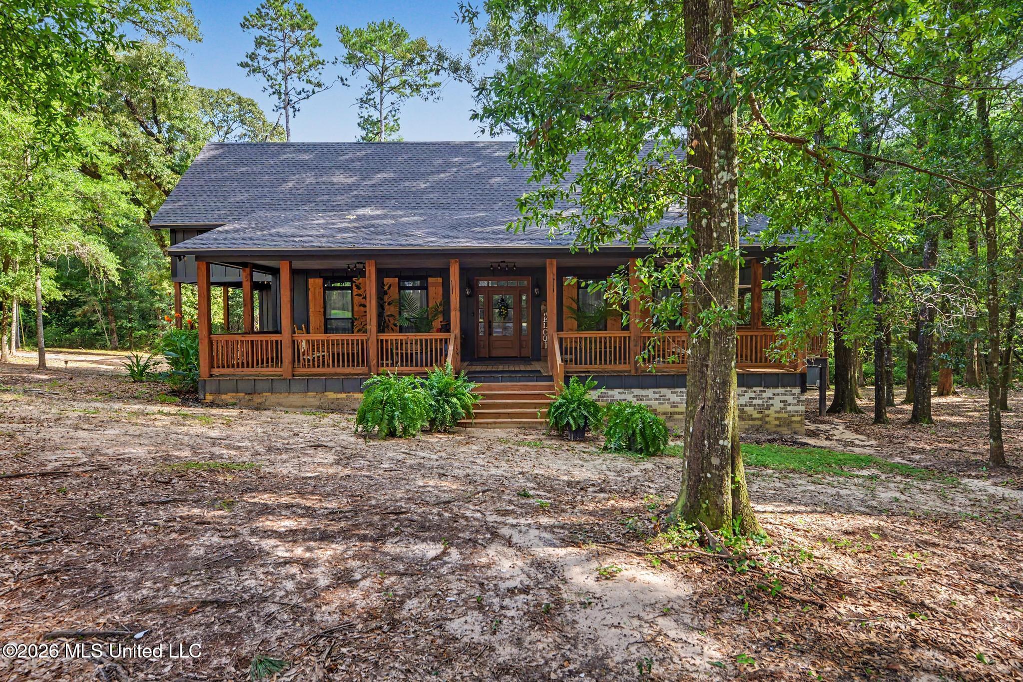 445 Live Oak Drive — photo