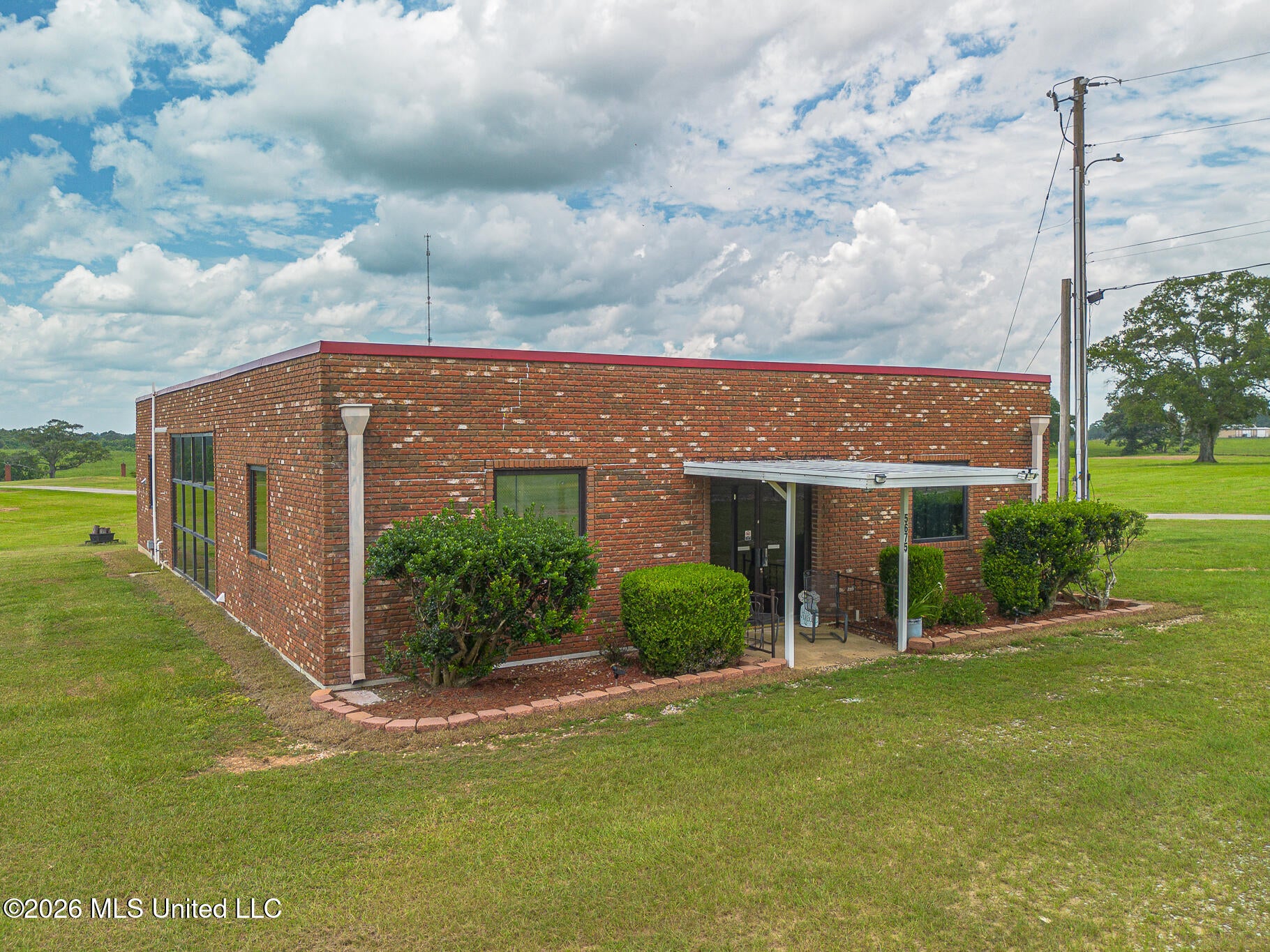 5675 Highway 53 — photo