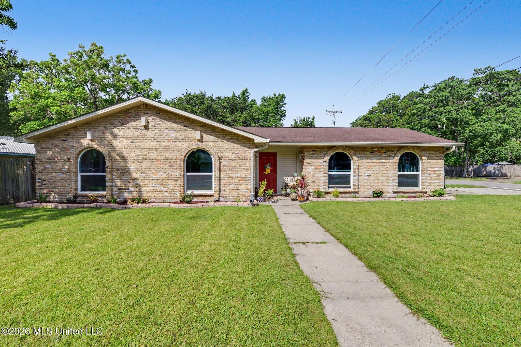 2137 Sandalwood Place — photo