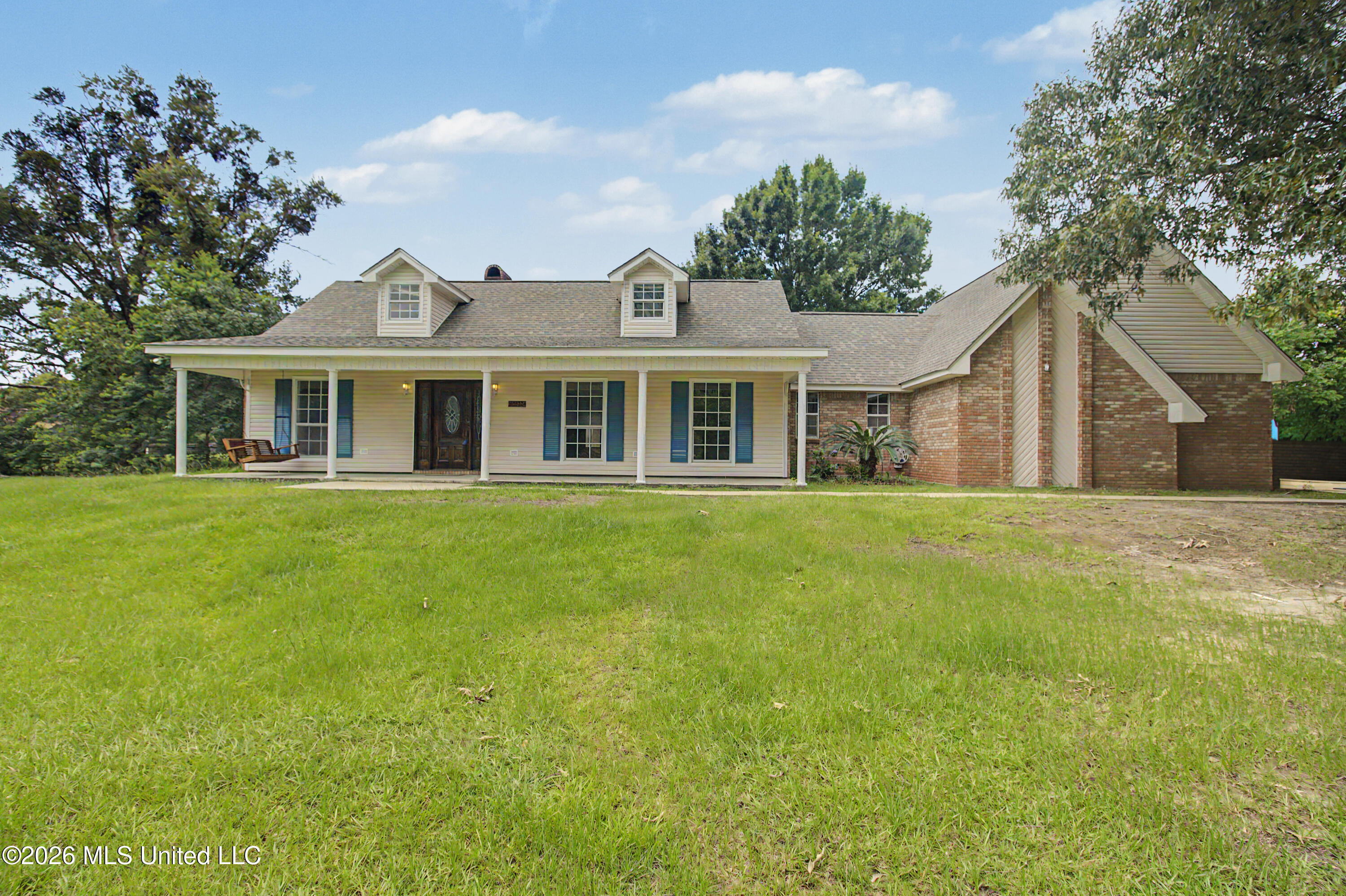 15553 Village Circle — photo