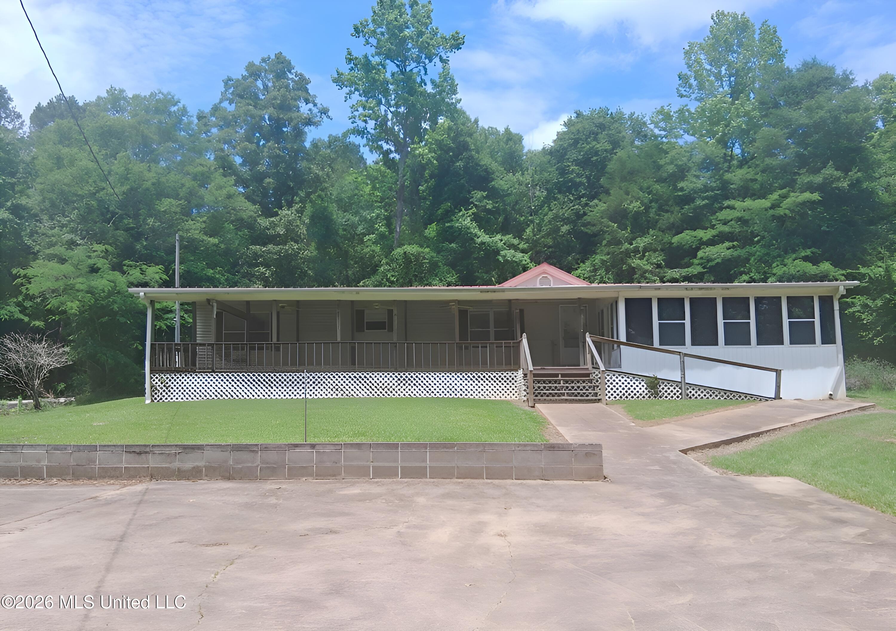 323 Pine Road — photo