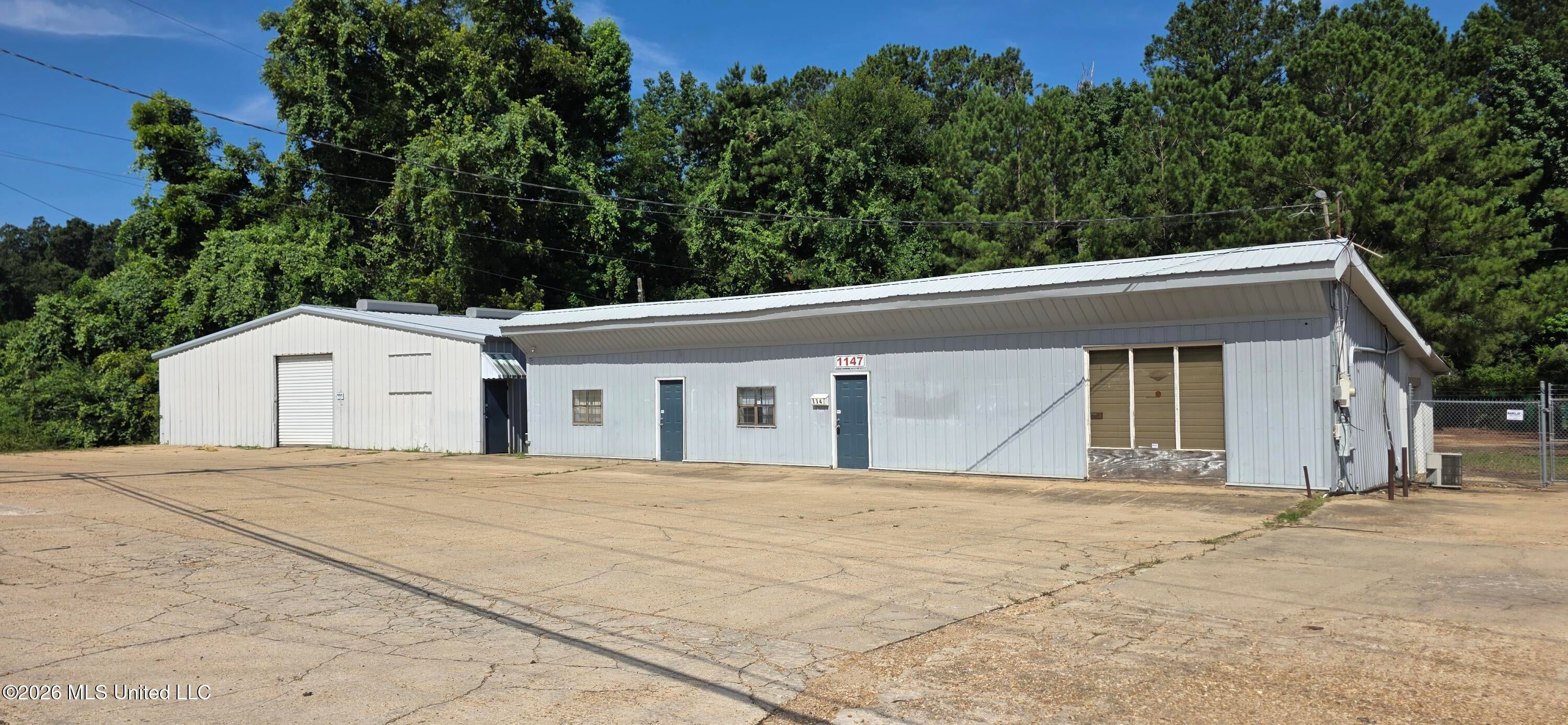 1147 US-51 — photo