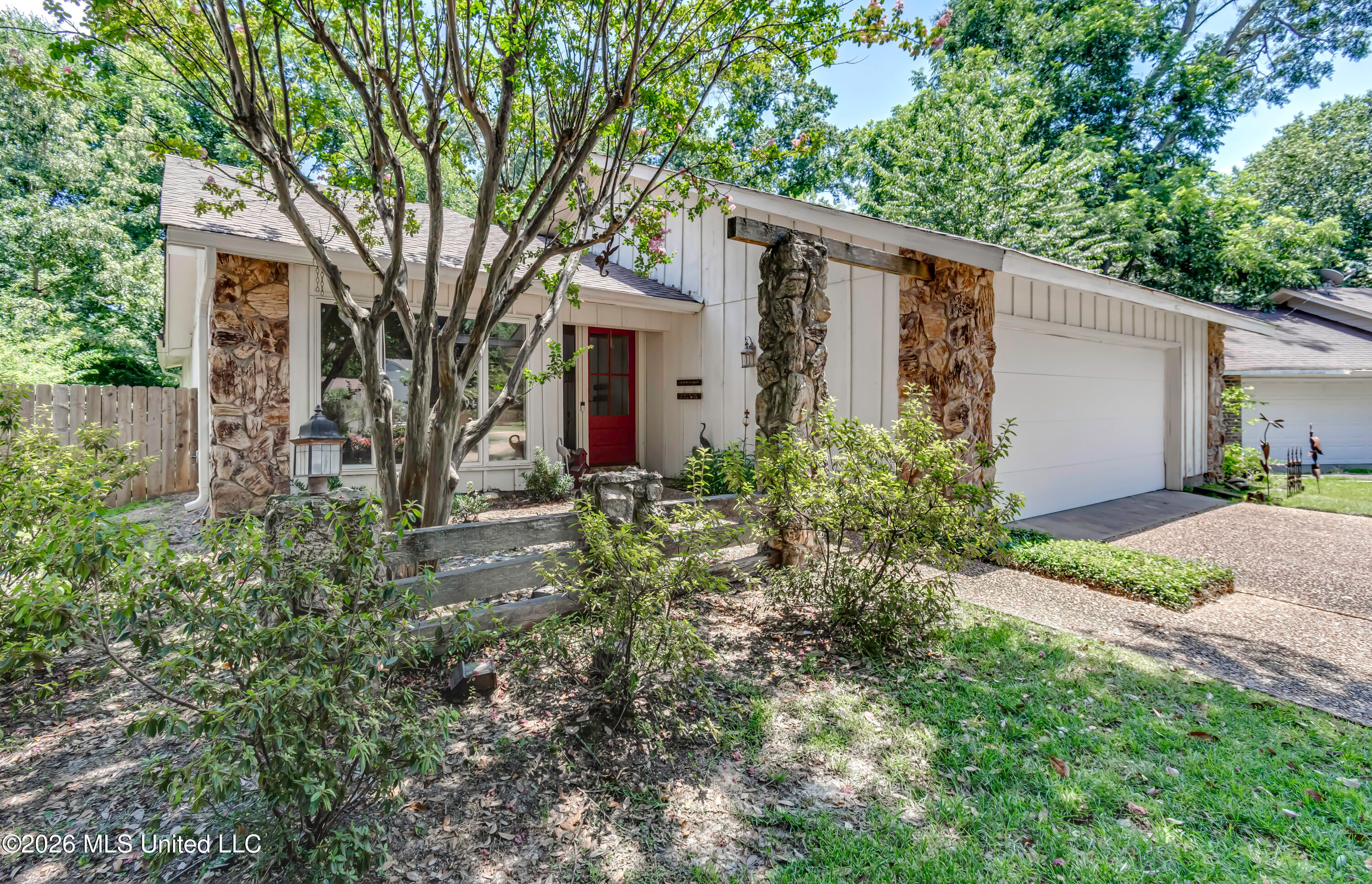 1116 Benbrook Drive — photo