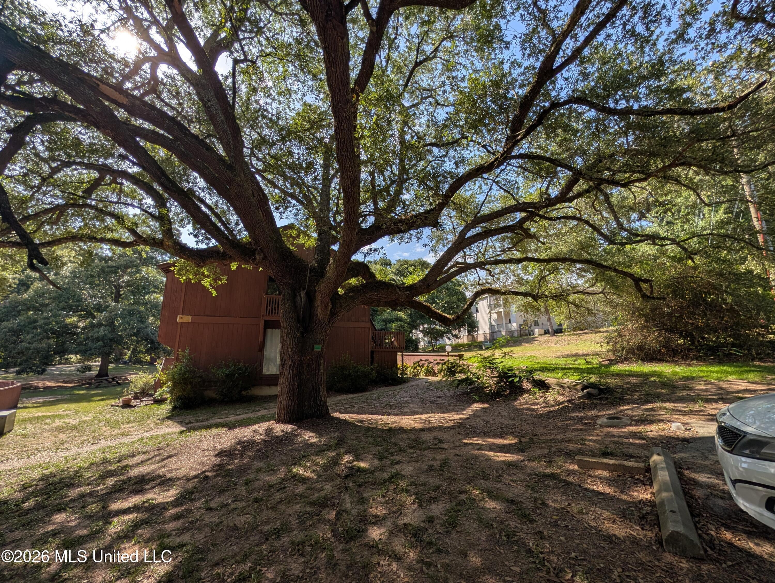 232 Lakeside Villla — photo