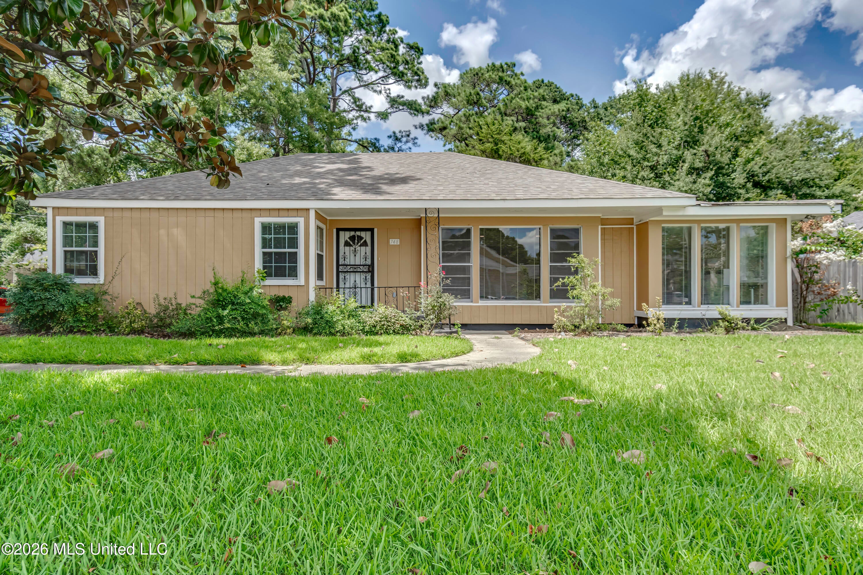 748 E Northside Drive — photo