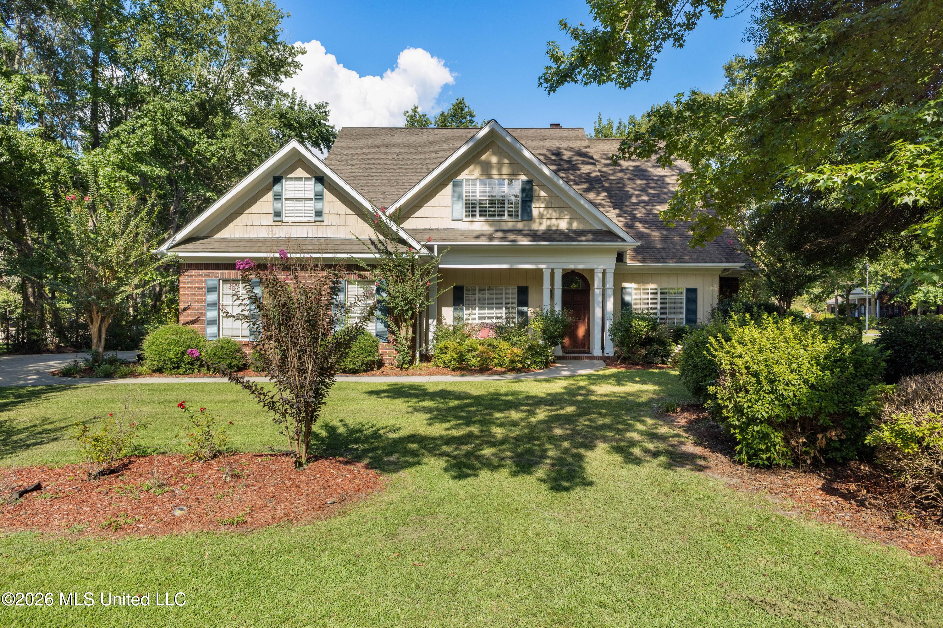 92 Highpointe Drive — photo