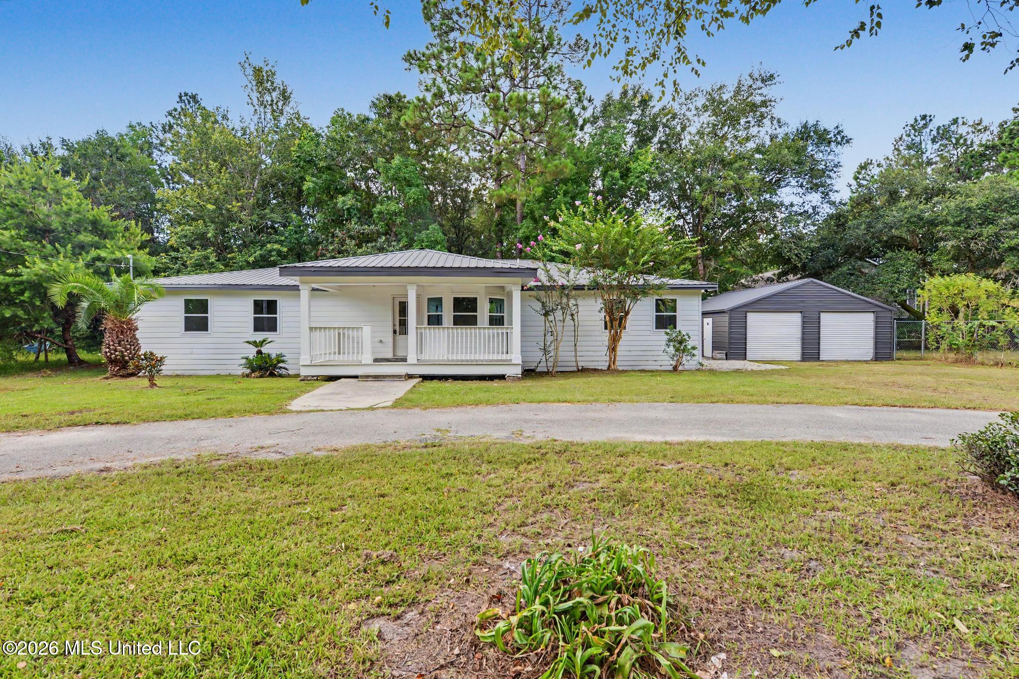 6105 E Desoto Street — photo