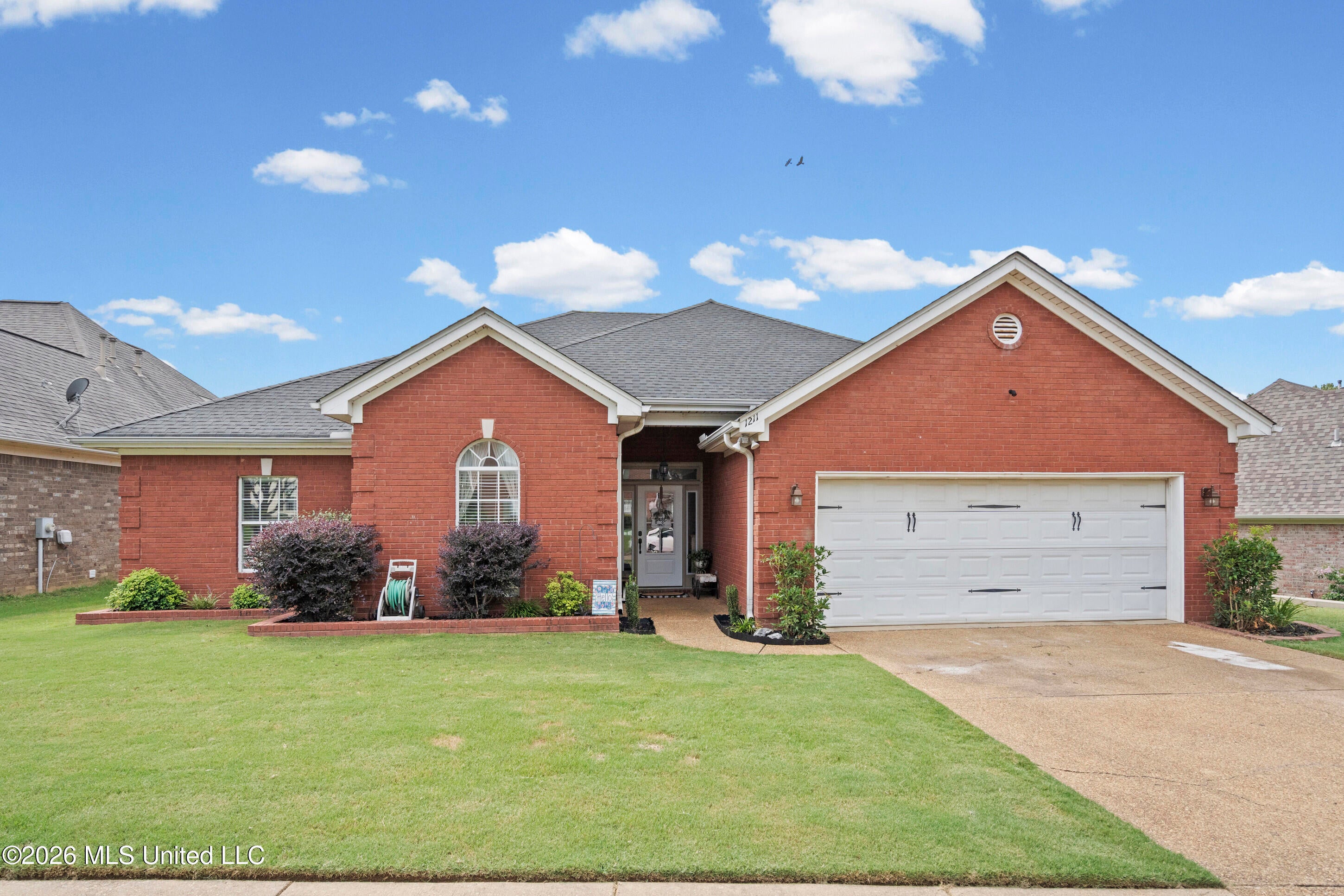 1211 E Cross Creek Drive — photo