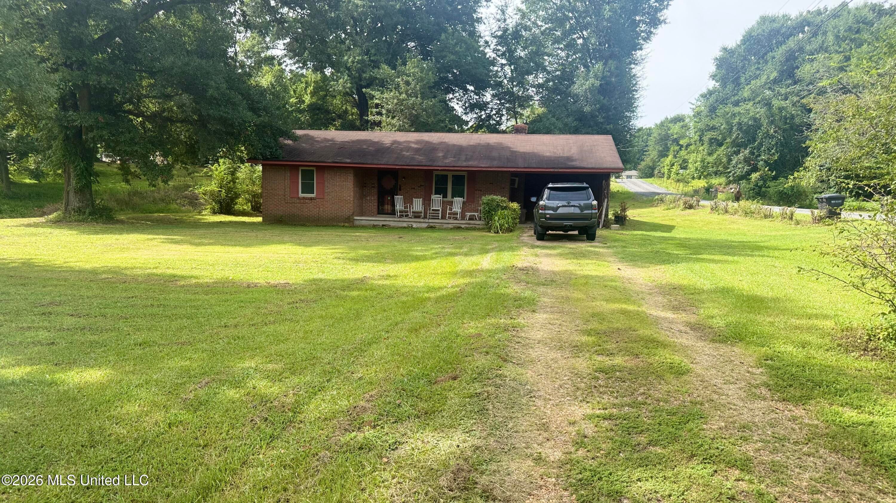 1513 L R L Road — photo
