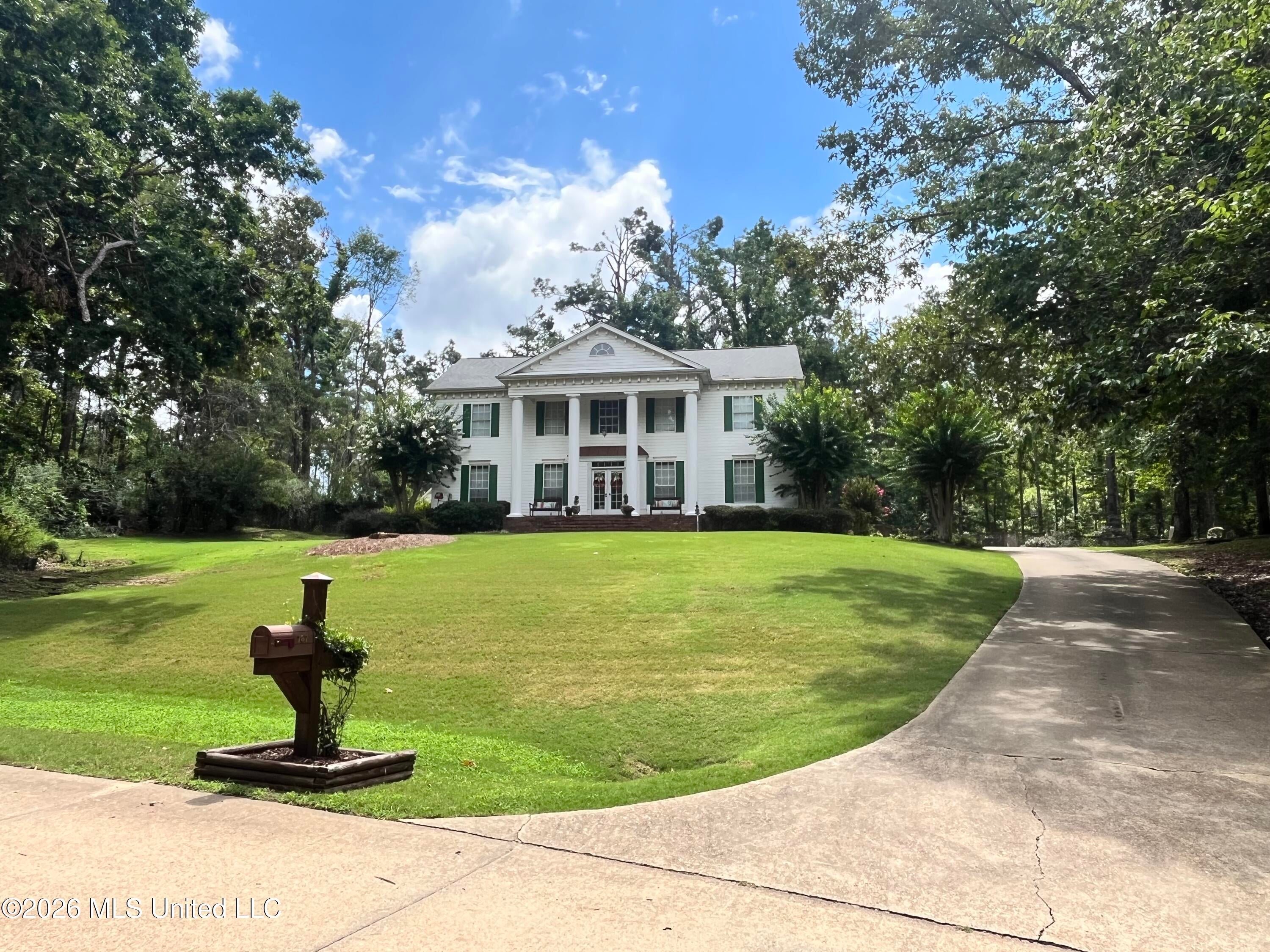 787 Shady Oaks Circle — photo