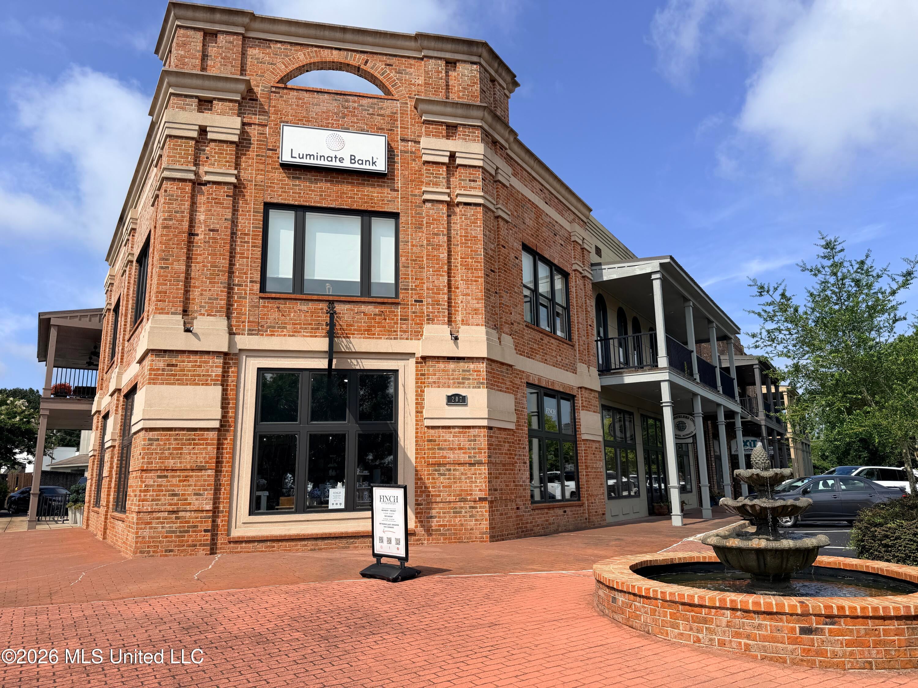 207 W Jackson Street — photo