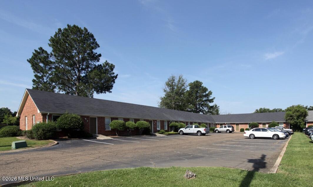 625 Lakeland East Drive — photo