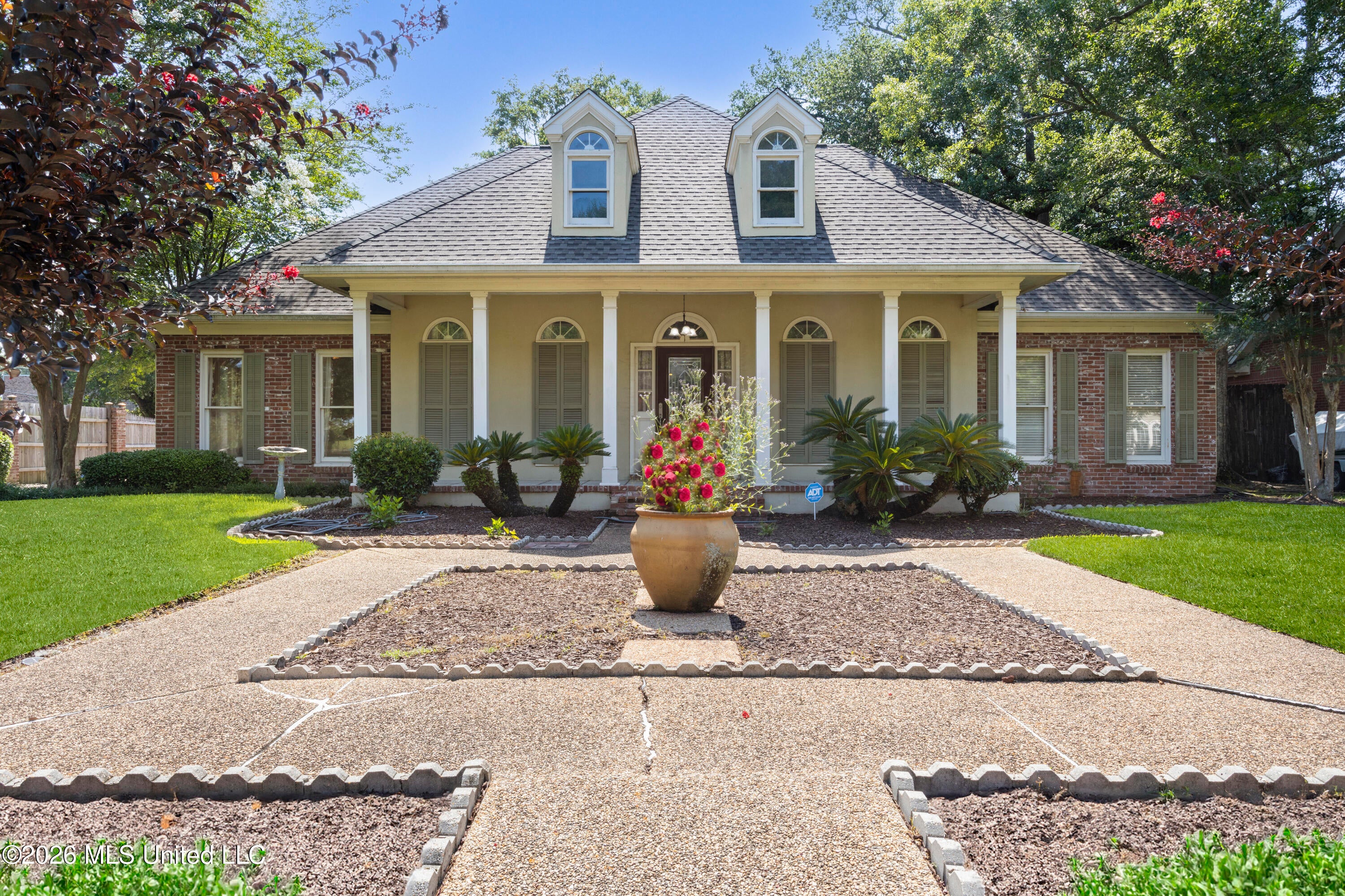 1 High Pointe Drive — photo