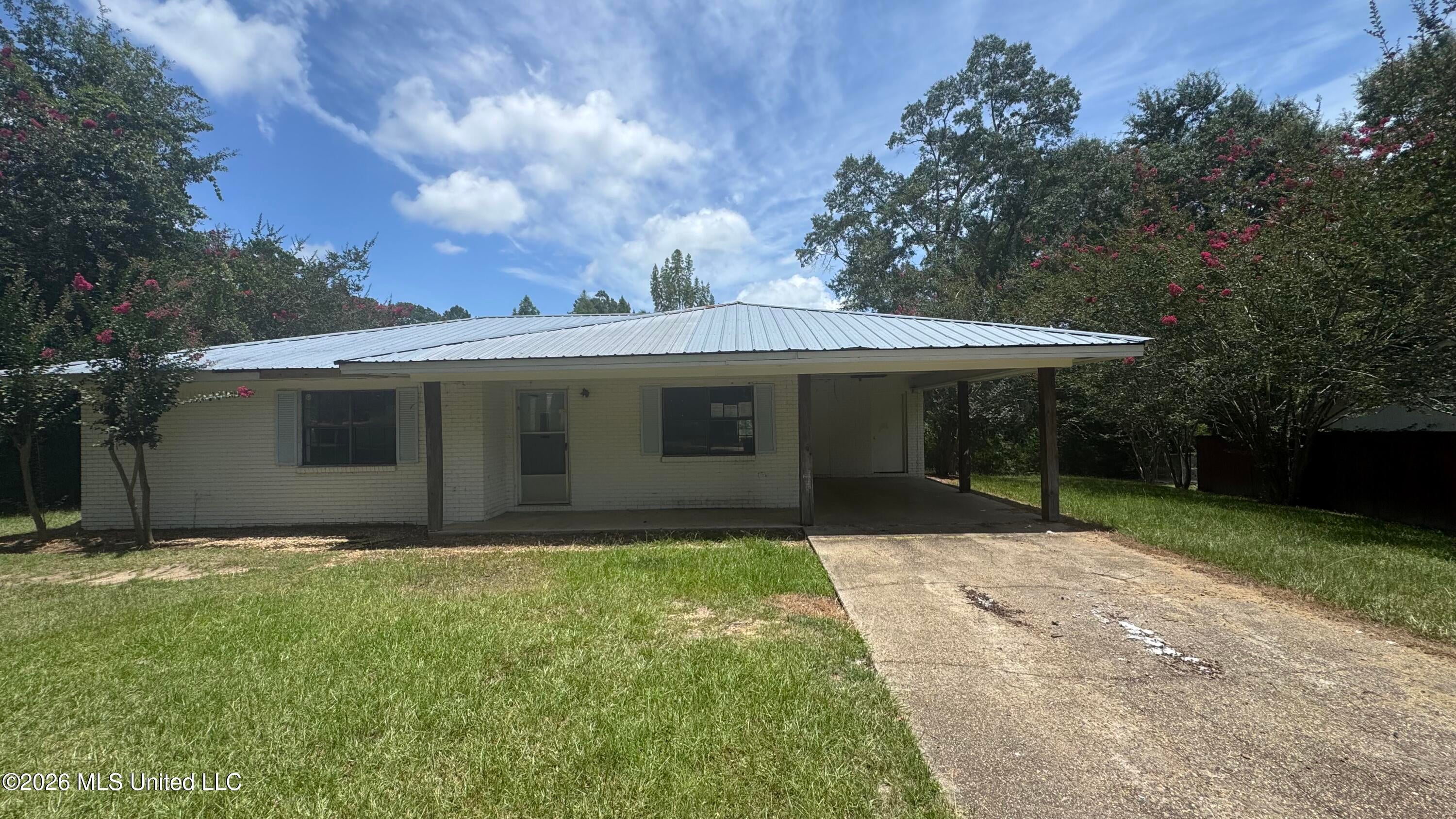 305 Shady Oak Street — photo