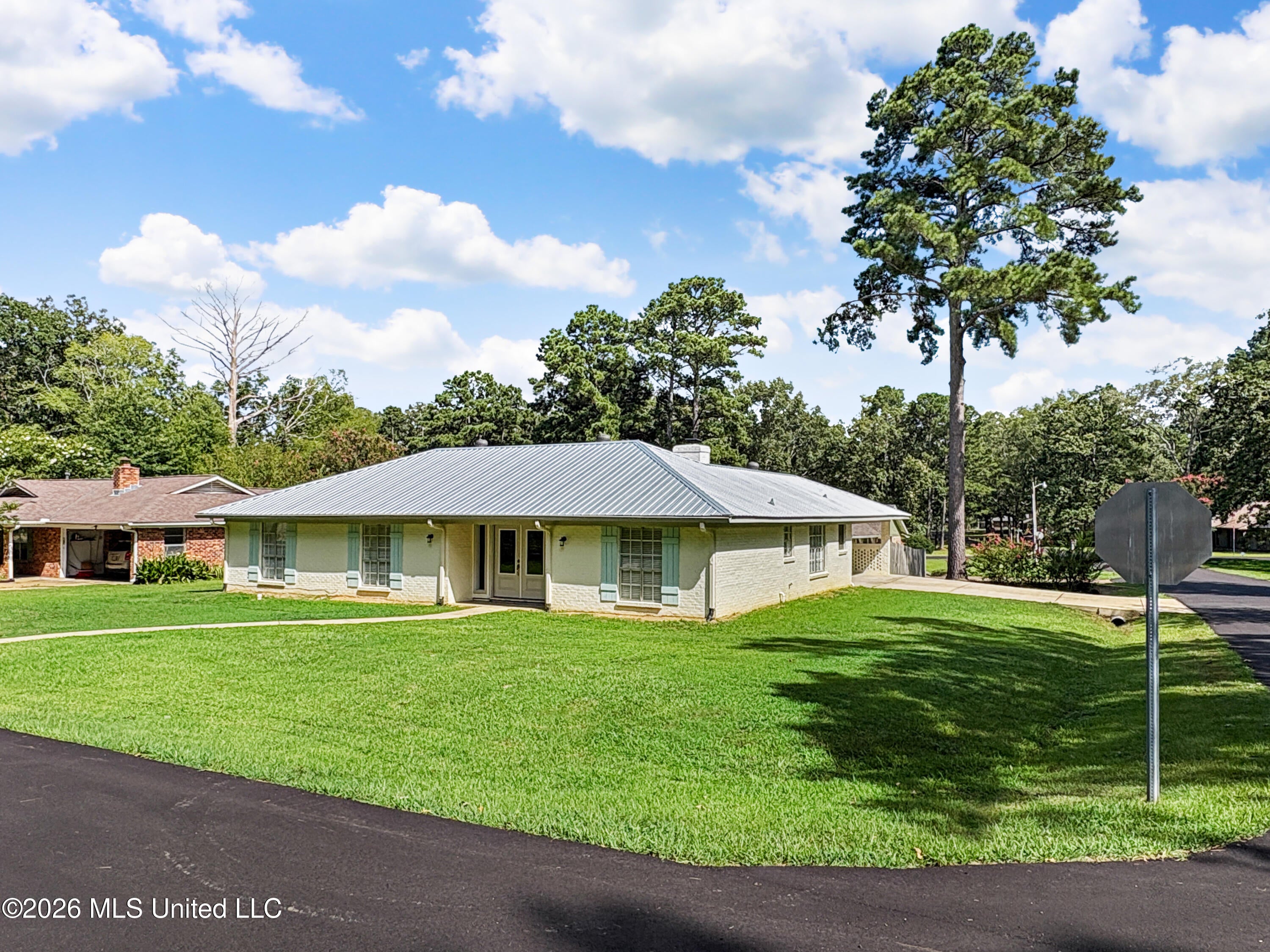 200 Poplar Drive — photo