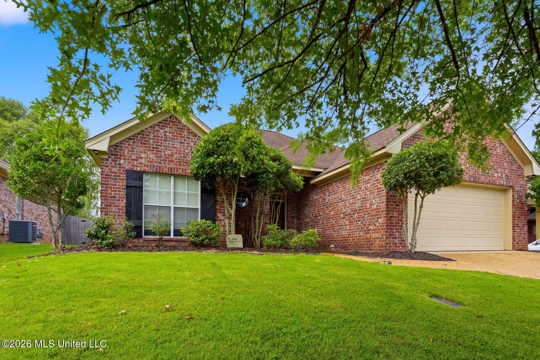 709 Wedgewood Court — photo