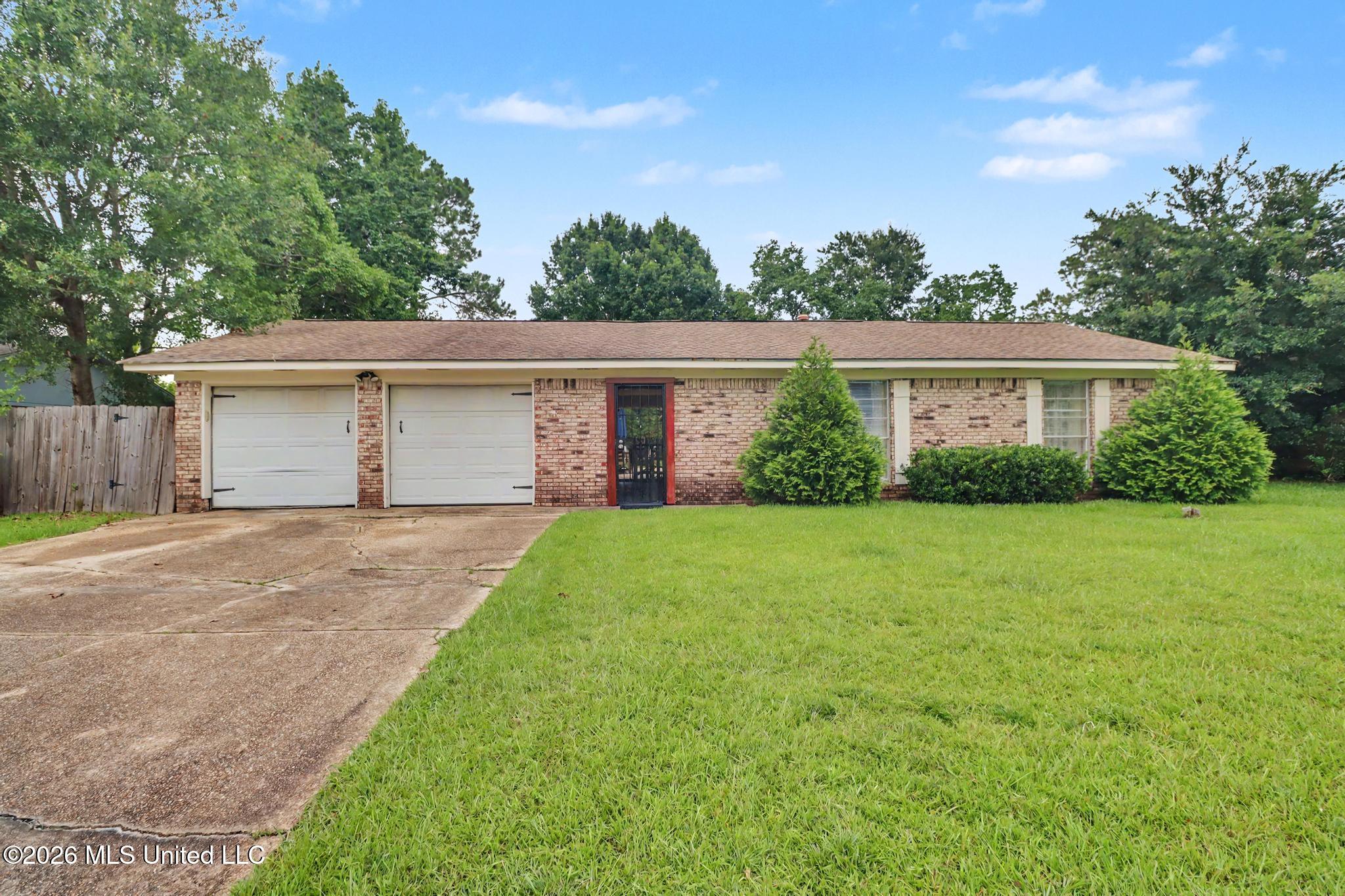 897 Auburn Drive — photo