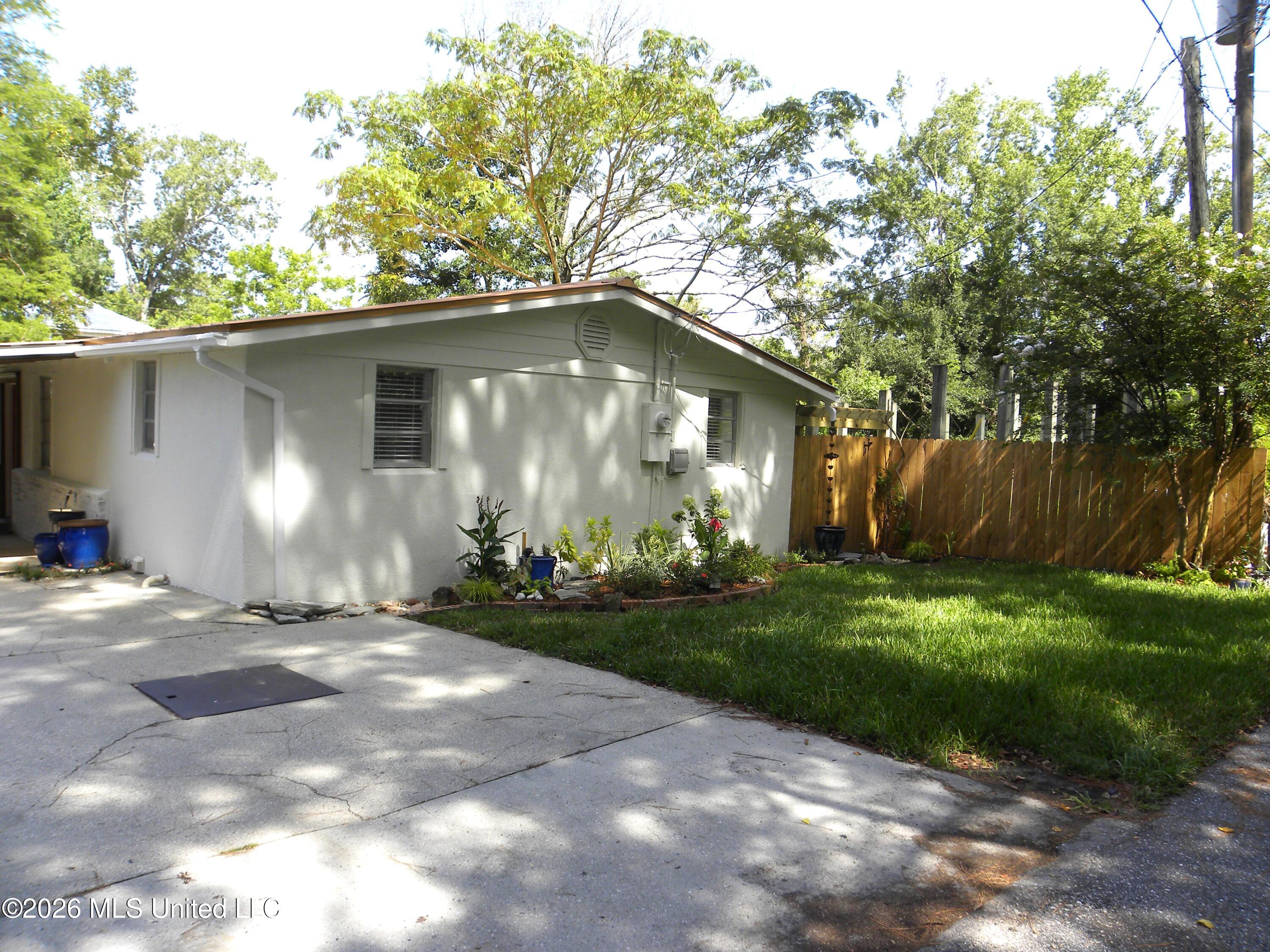 11447 Summer Lane Road — photo