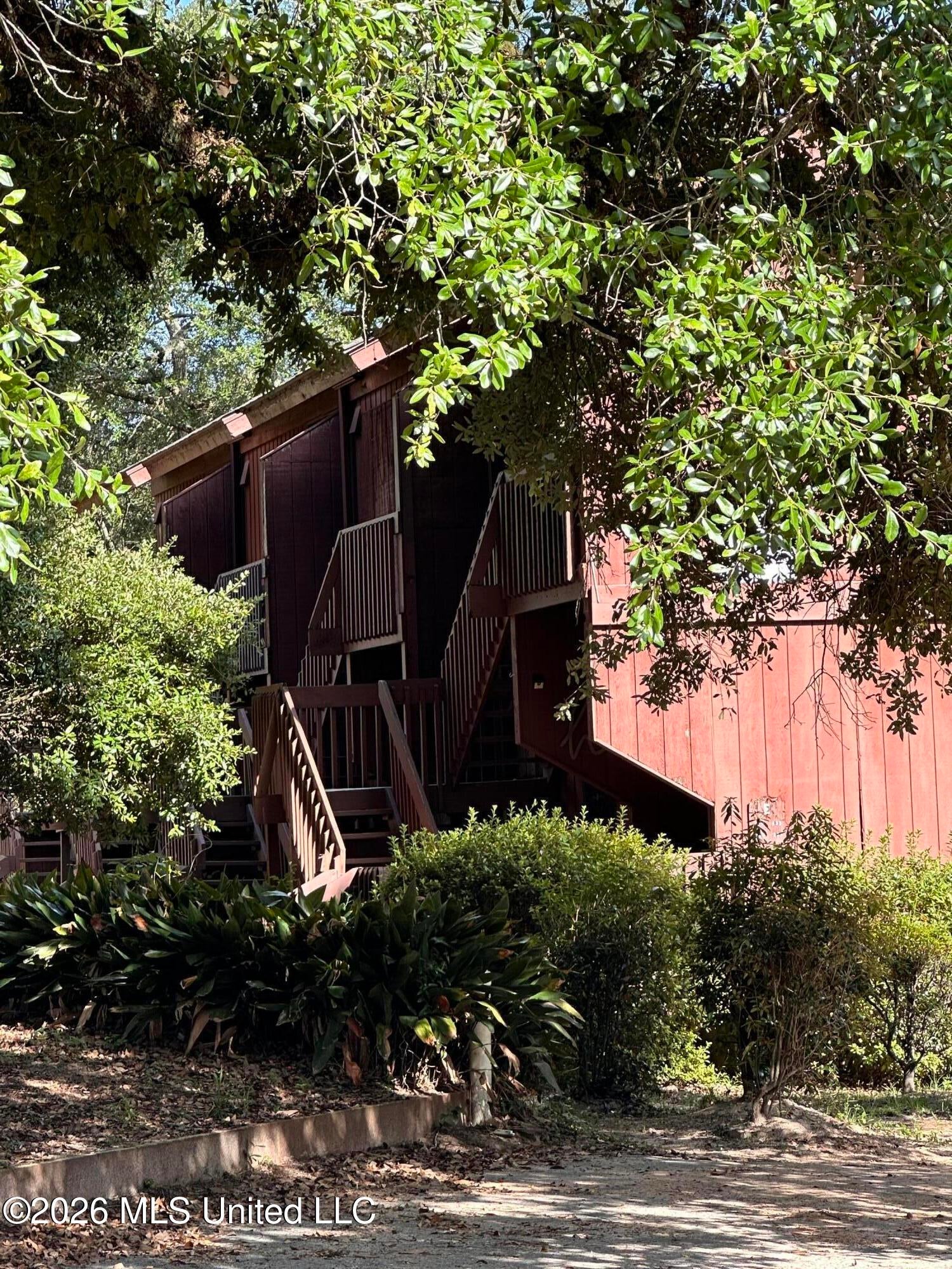 230 Lakeside Villa — photo