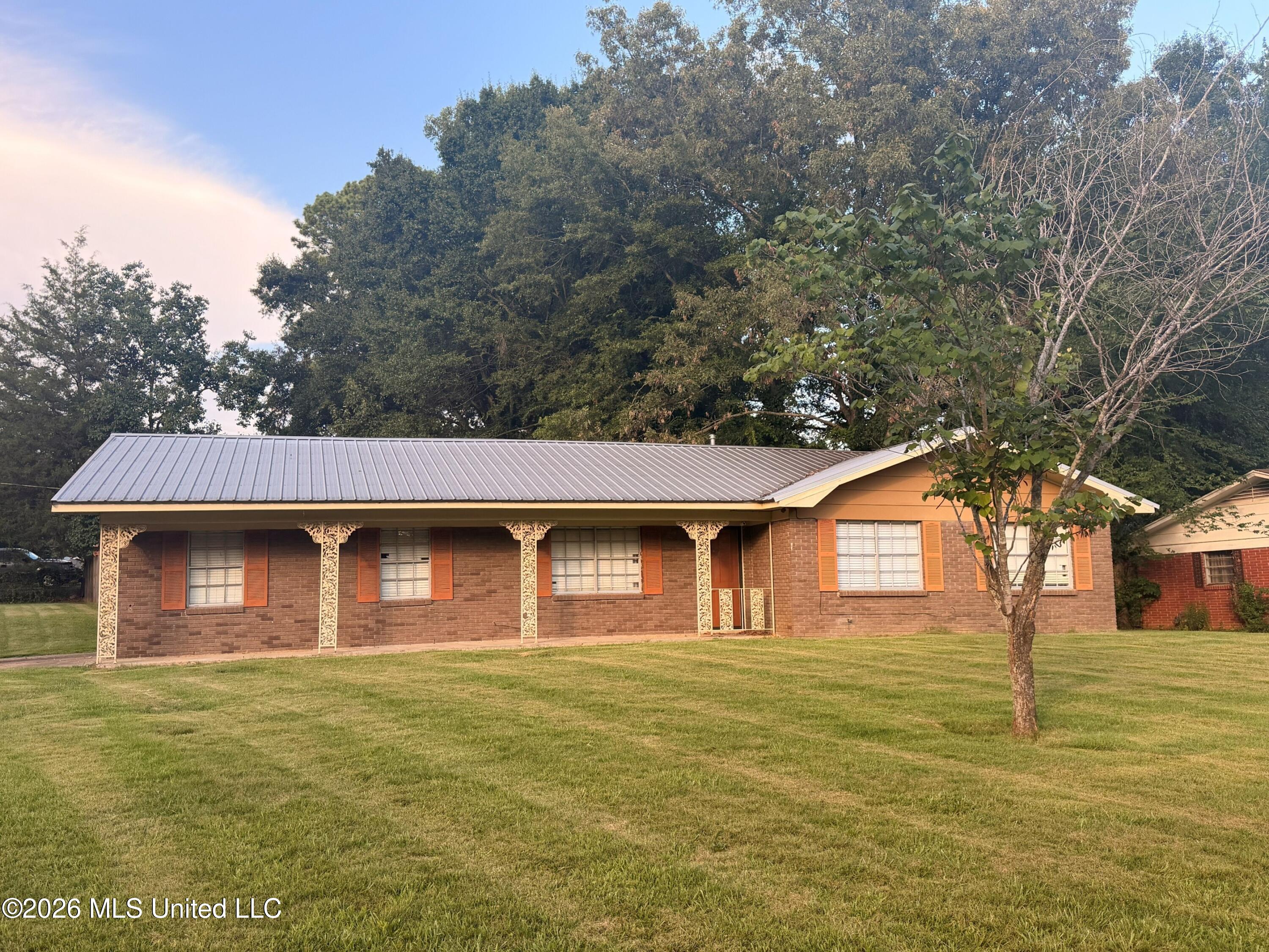 550 Mary Ann Drive — photo