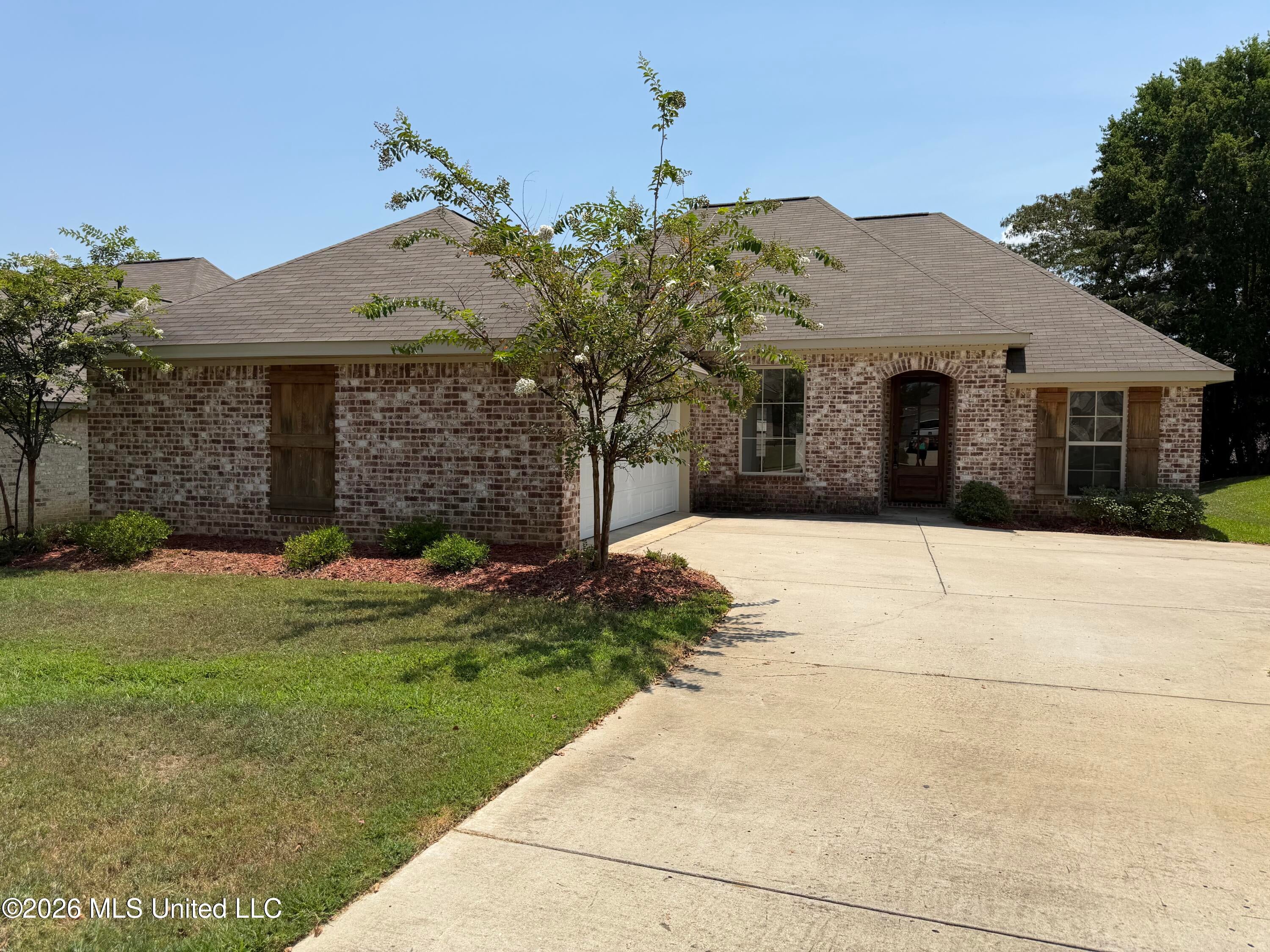 464 Silver Hill Drive — photo
