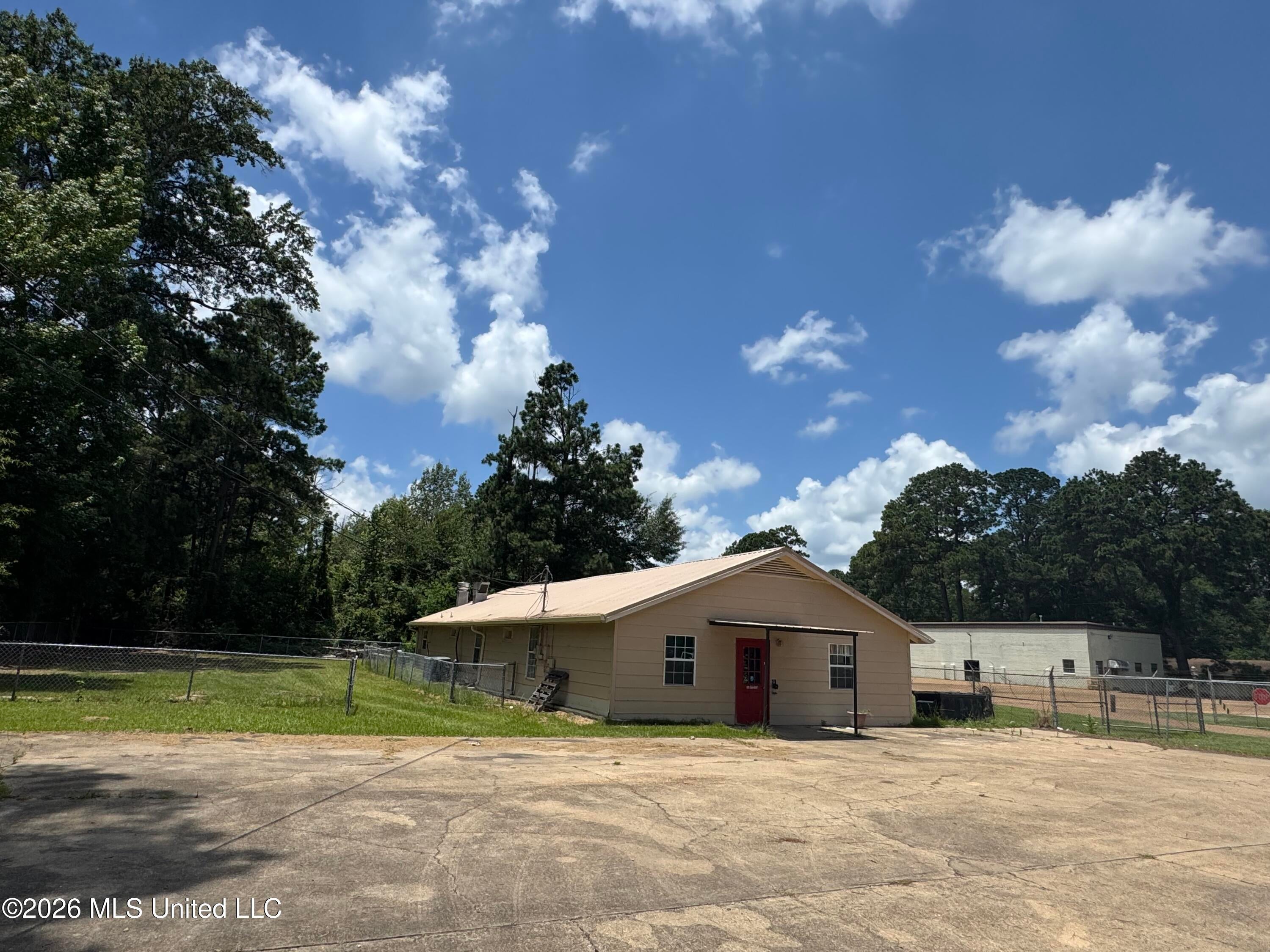 613 Highway 51 — photo