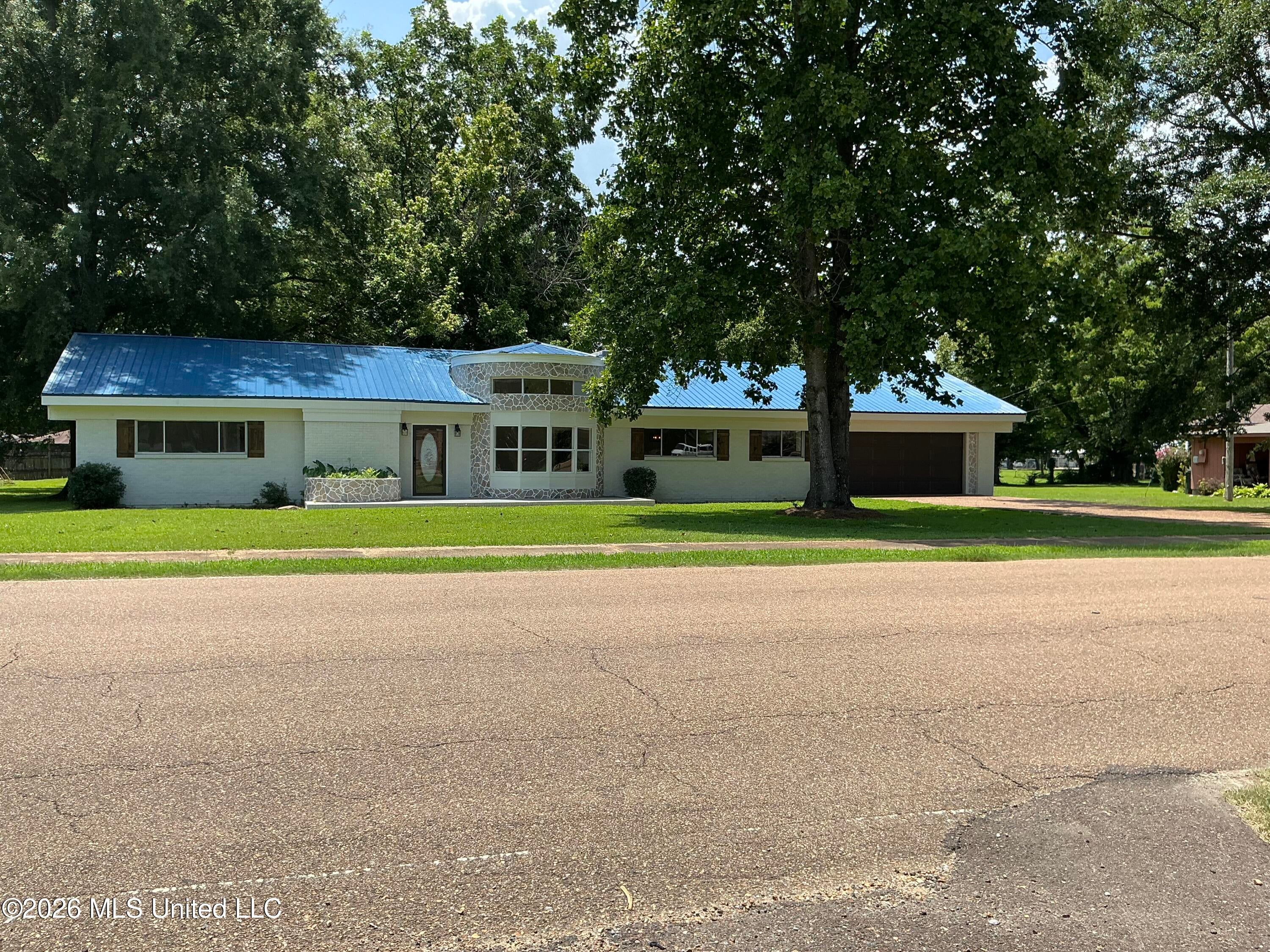 237 W Central Avenue — photo