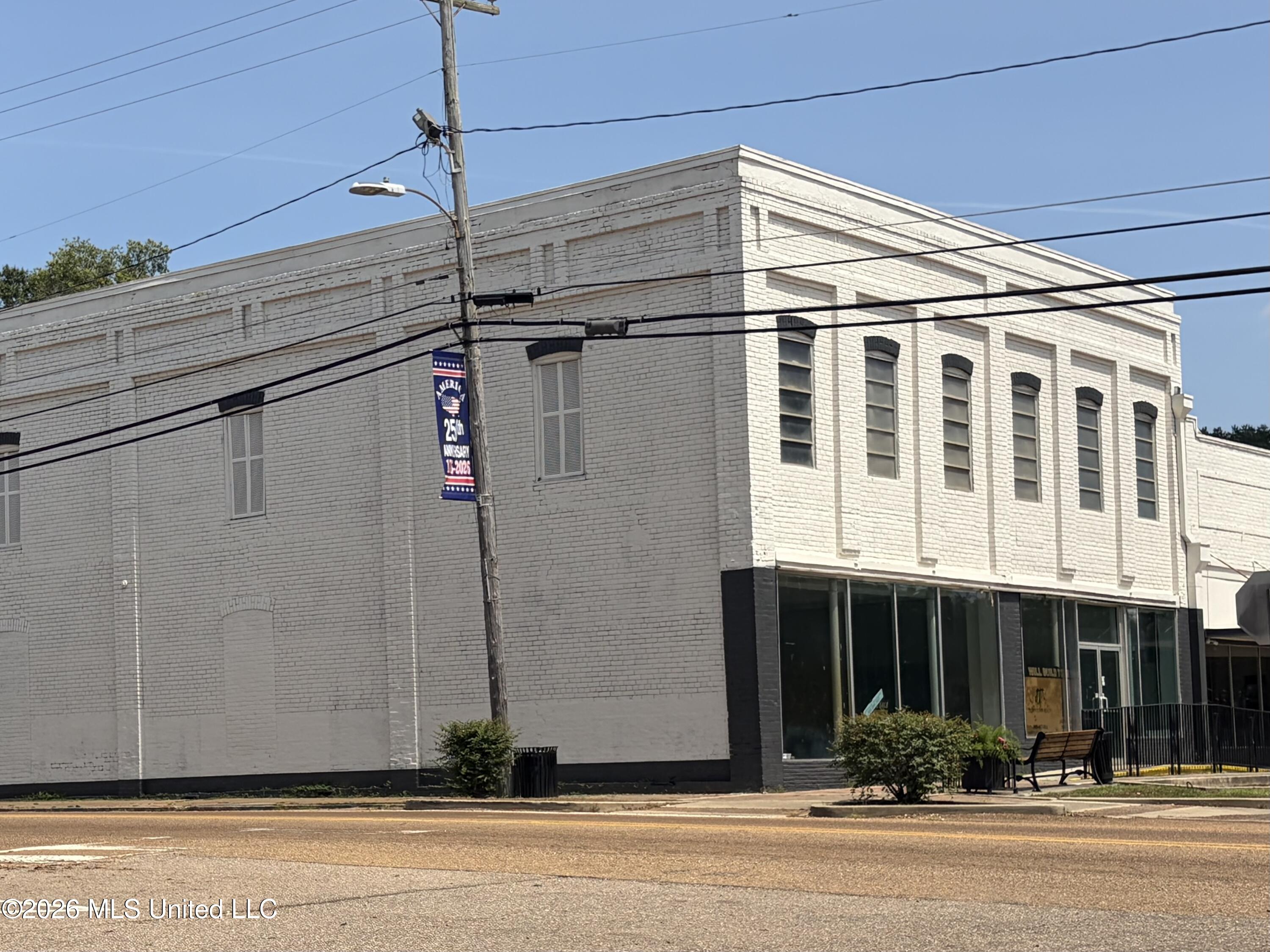 101 W Railroad Avenue — photo